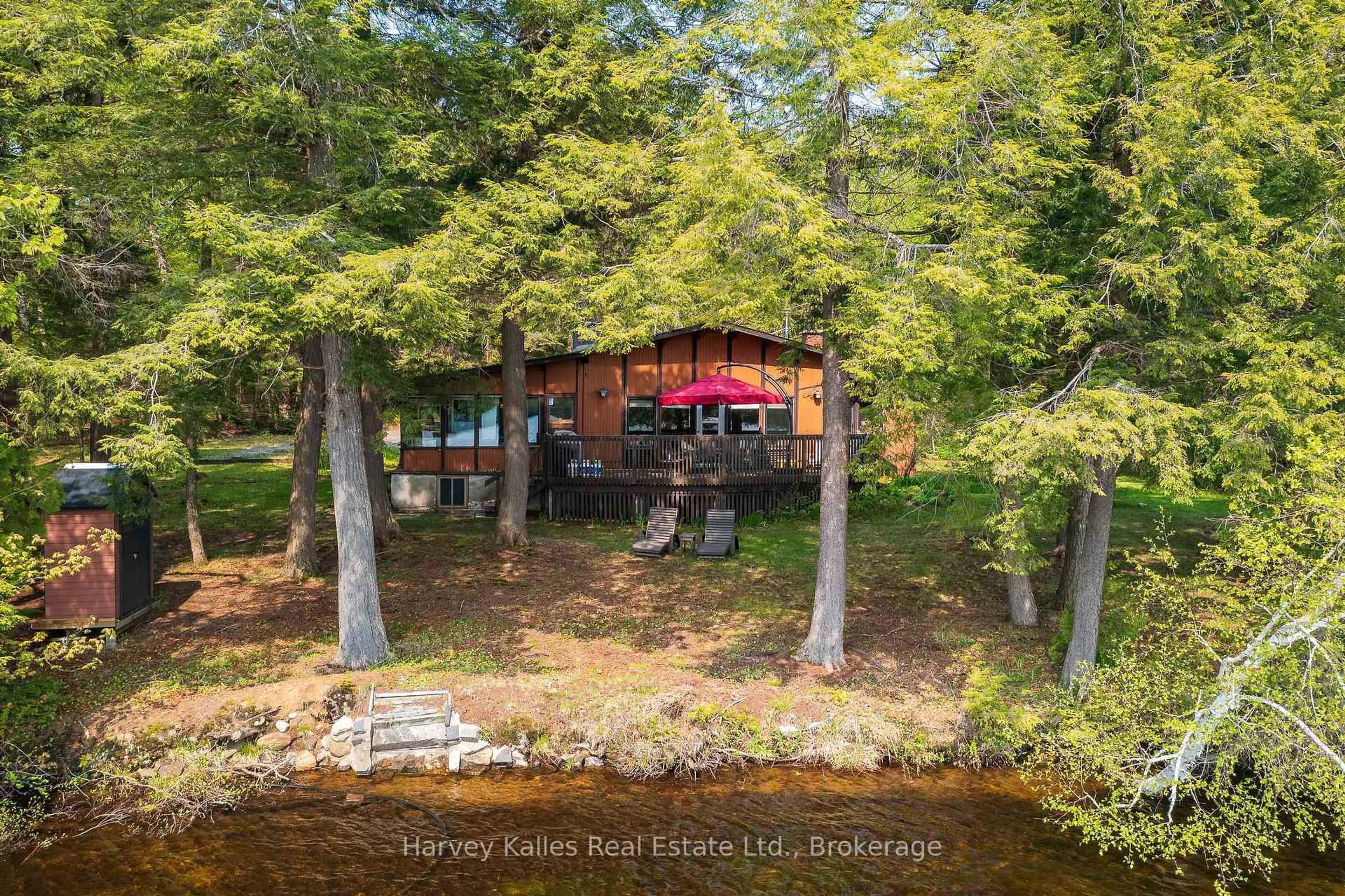 A pic from outside/outdoor area/front of a property/back of a property/a pic from drone, water/lake/river/ocean view for 1033 Scott Lane, Lake of Bays Ontario P1H 2J6