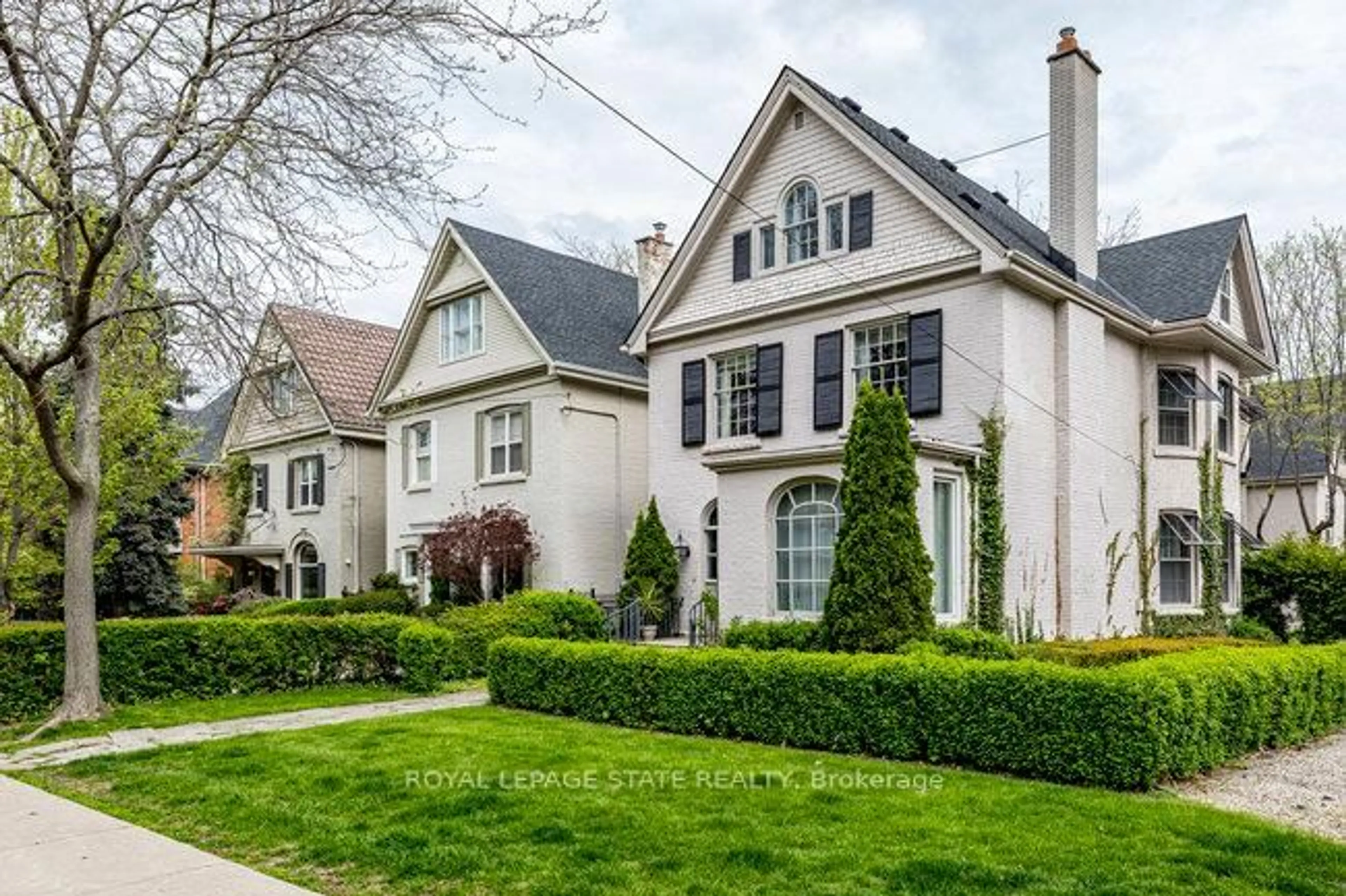 Home with brick exterior material, street for 142 Aberdeen Ave, Hamilton Ontario L8P 2P4