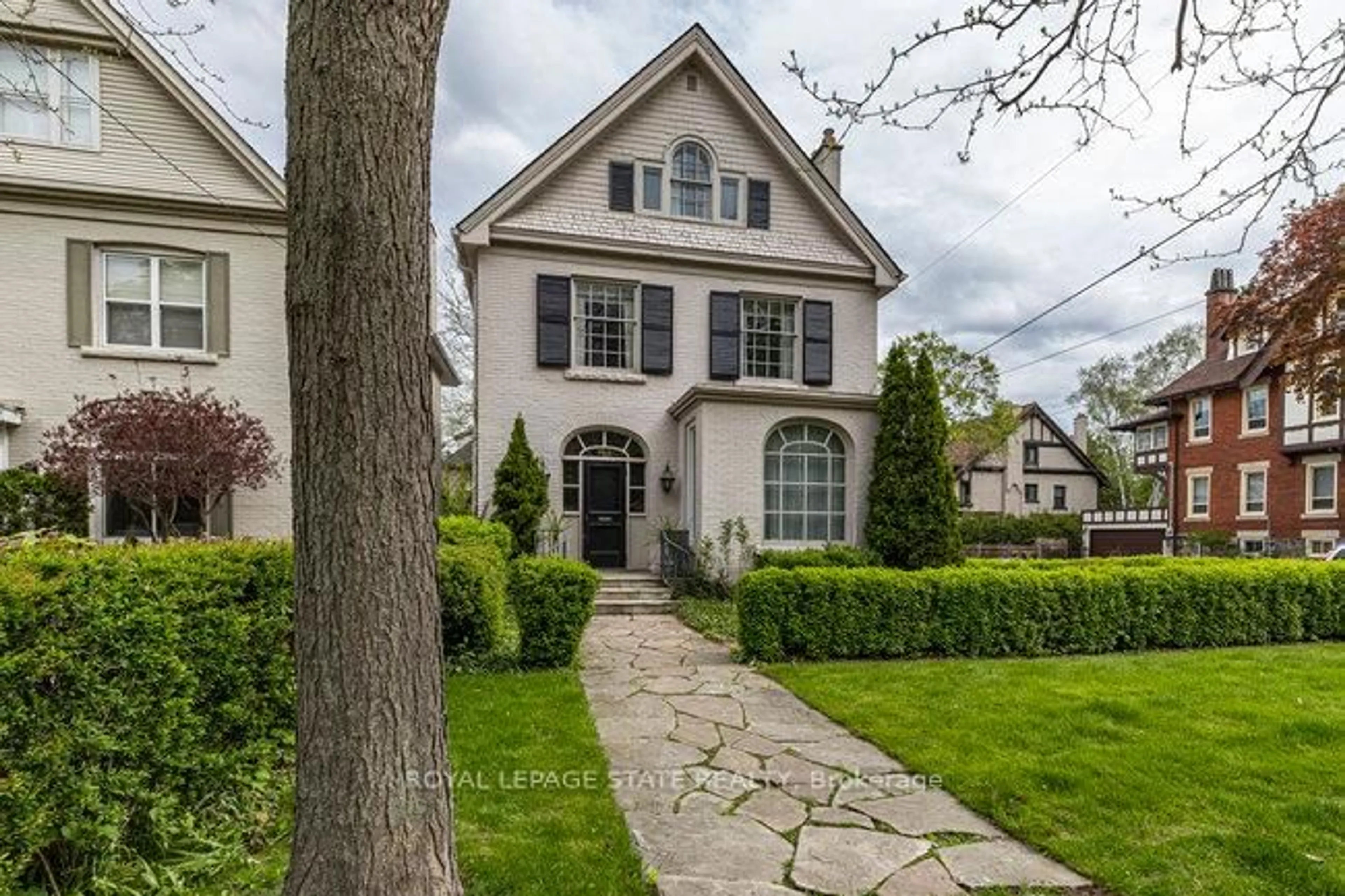 Home with brick exterior material, street for 142 Aberdeen Ave, Hamilton Ontario L8P 2P4
