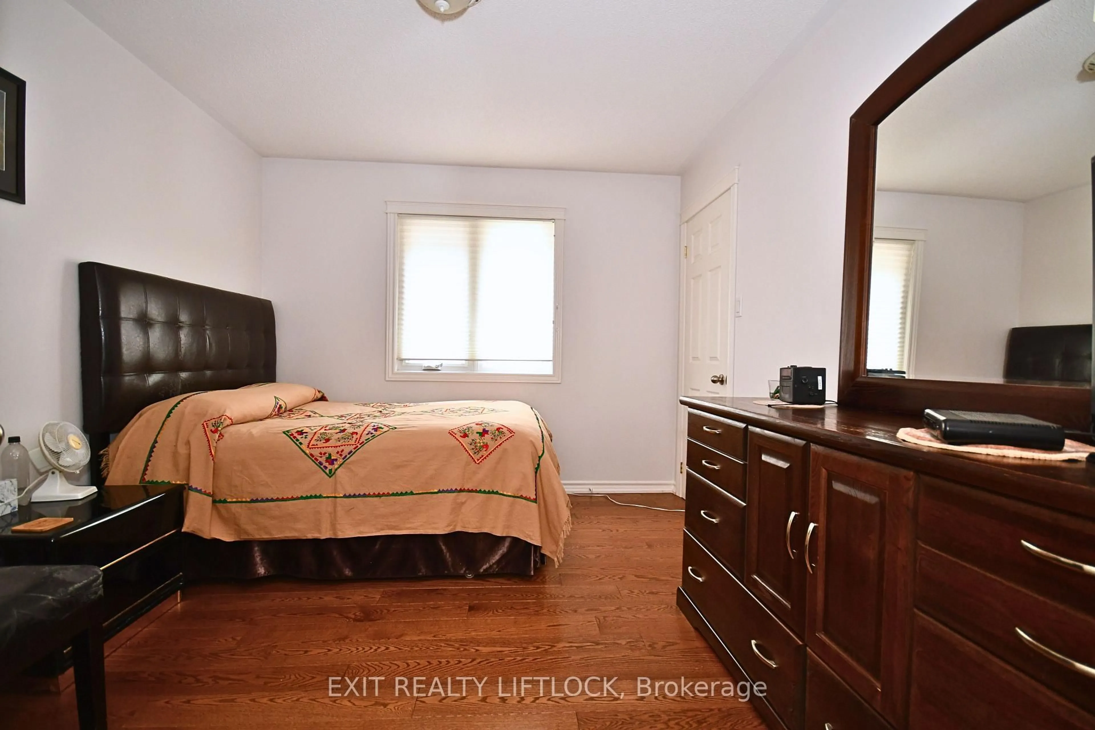 Bedroom with bed, unknown for 1724 Glenforest Blvd, Peterborough Ontario K9K 2P5