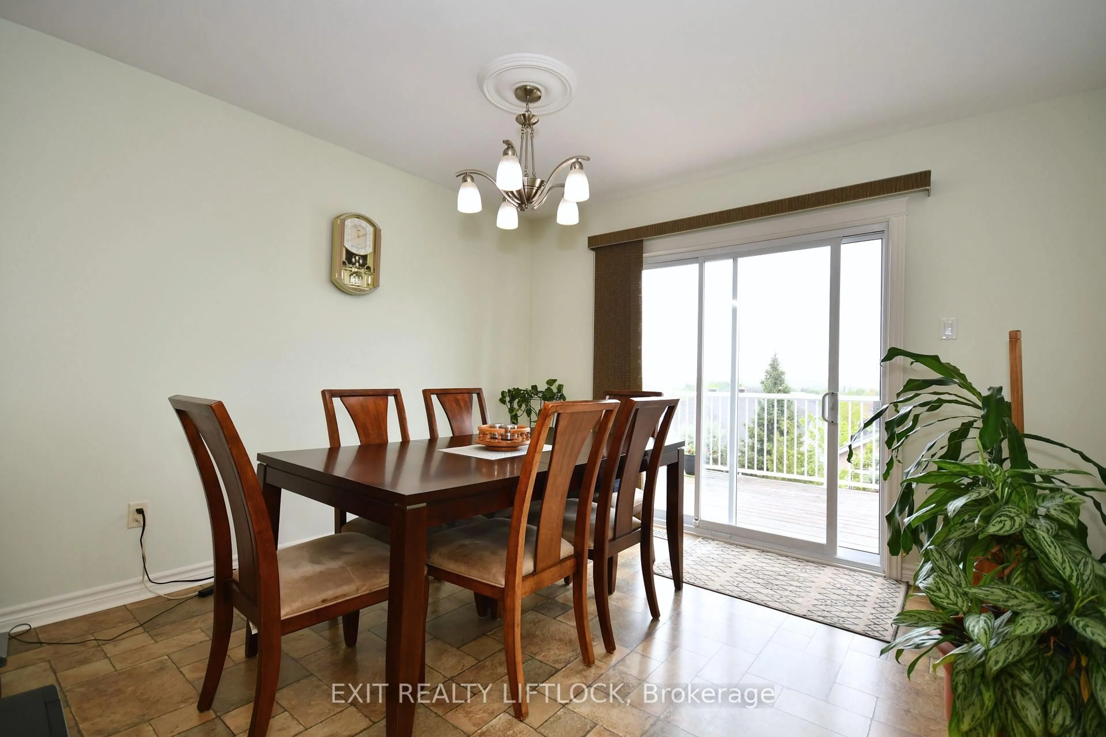Dining room, wood/laminate floor for 1724 Glenforest Blvd, Peterborough Ontario K9K 2P5
