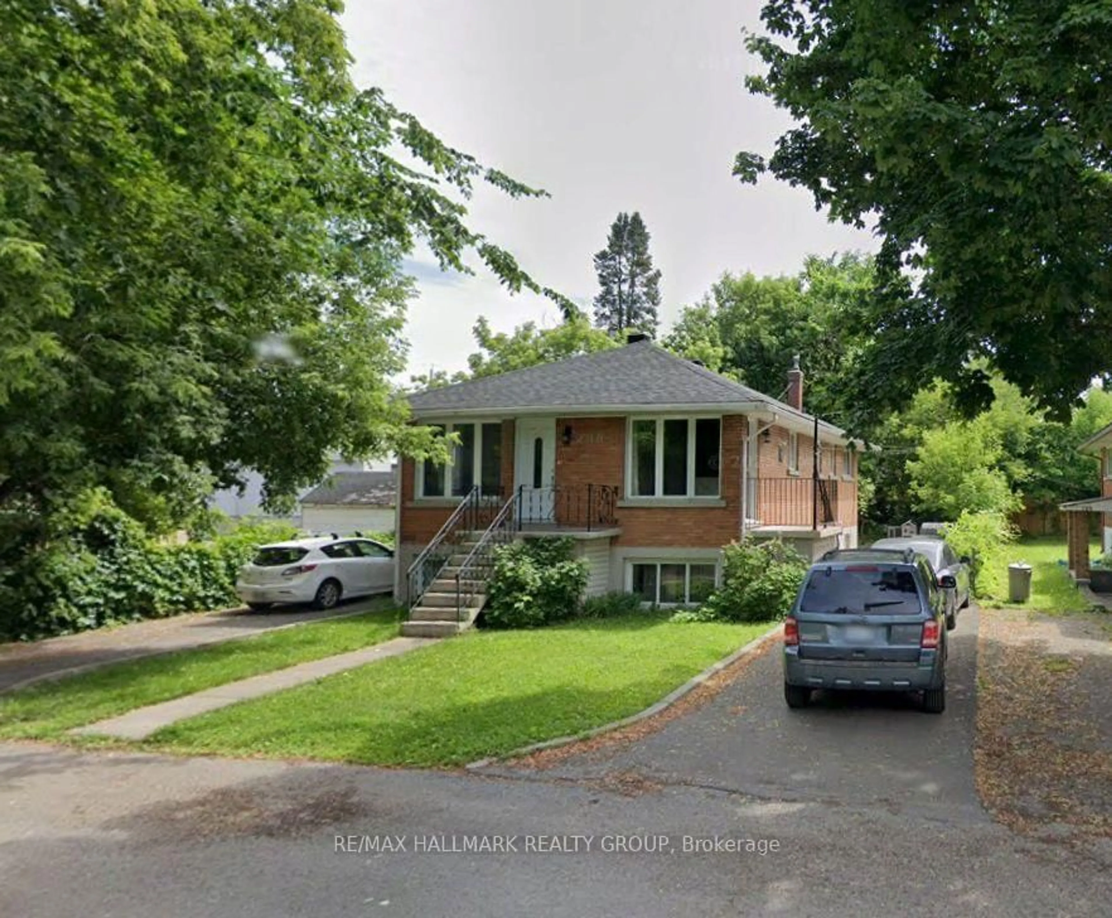 Unknown for 208 - 210 Renouf Ave, Ottawa Ontario K1K 3T1