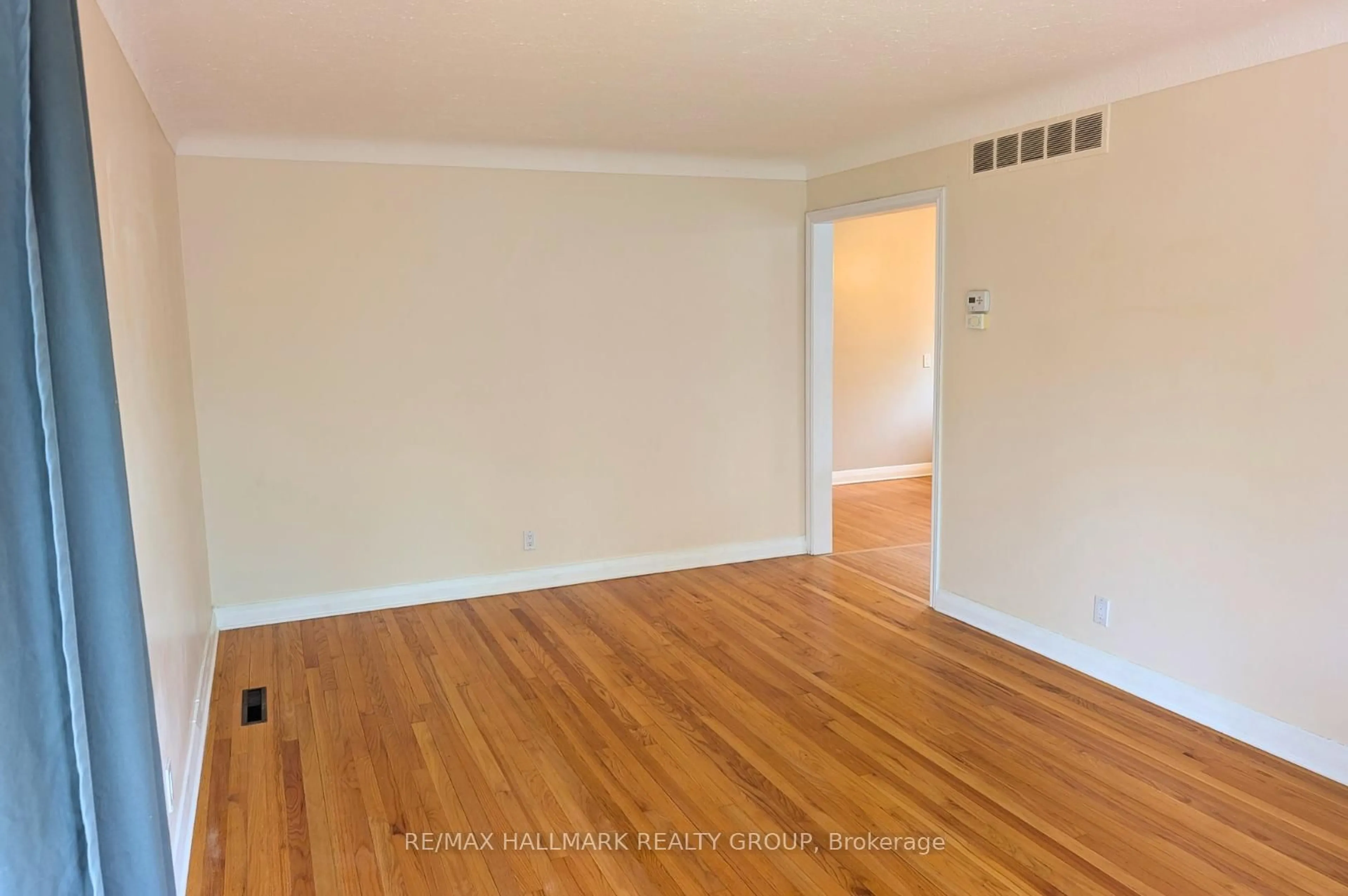 A pic of a room for 208 - 210 Renouf Ave, Ottawa Ontario K1K 3T1