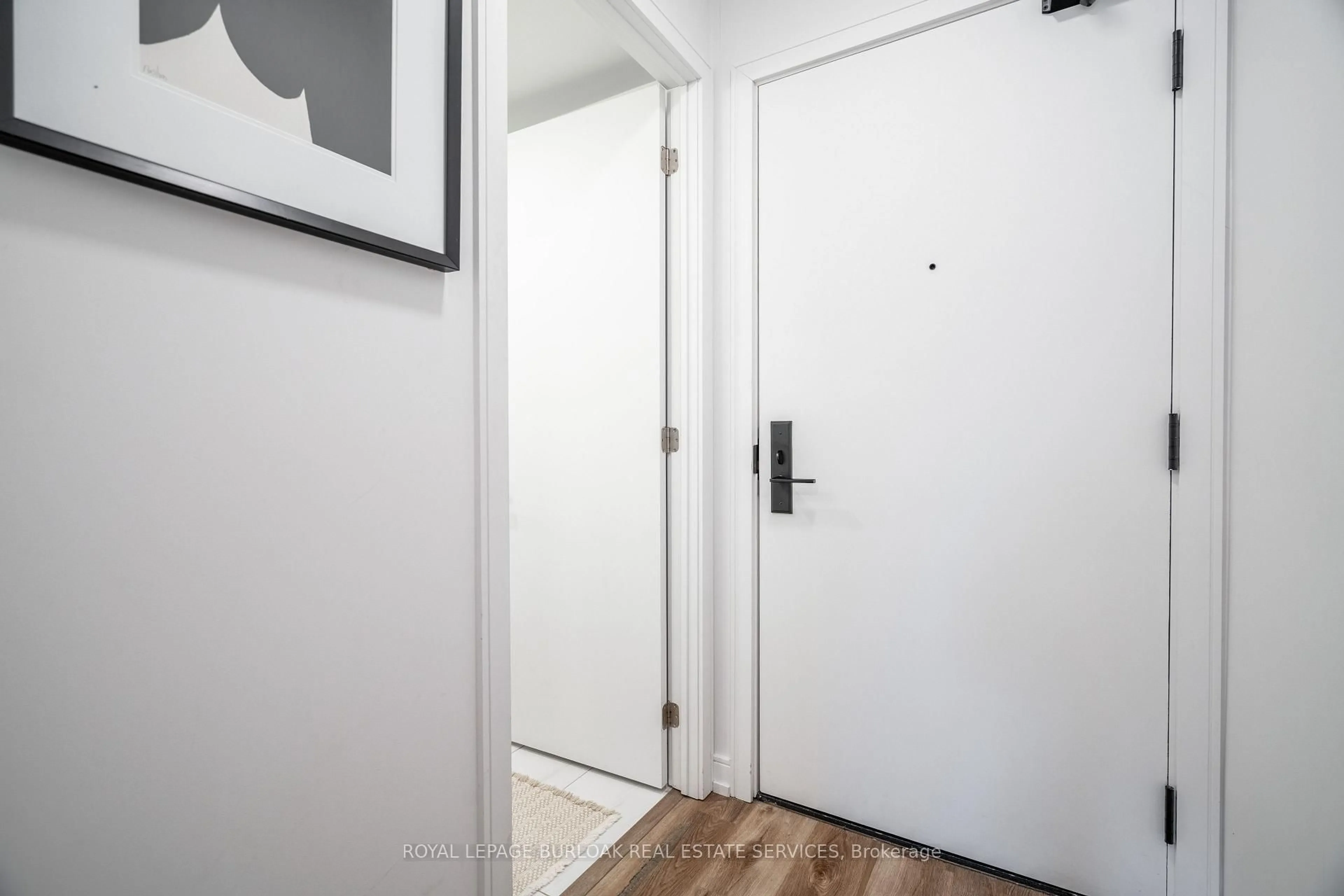 Indoor entryway for 1 Jarvis St #1206, Hamilton Ontario L8R 3J2