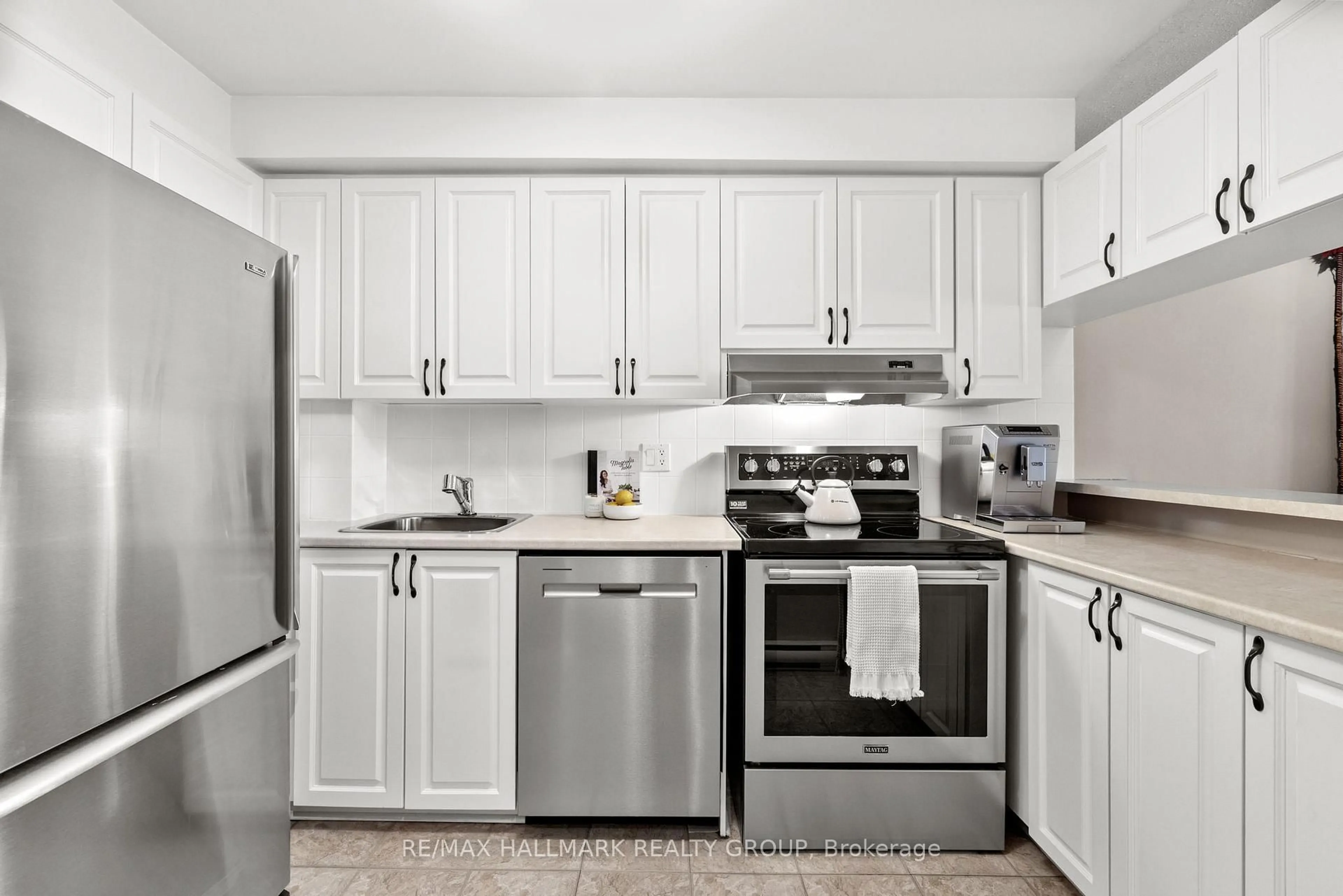 Standard kitchen, unknown for 6605 Bilberry Dr #A, Ottawa Ontario K1C 4N5