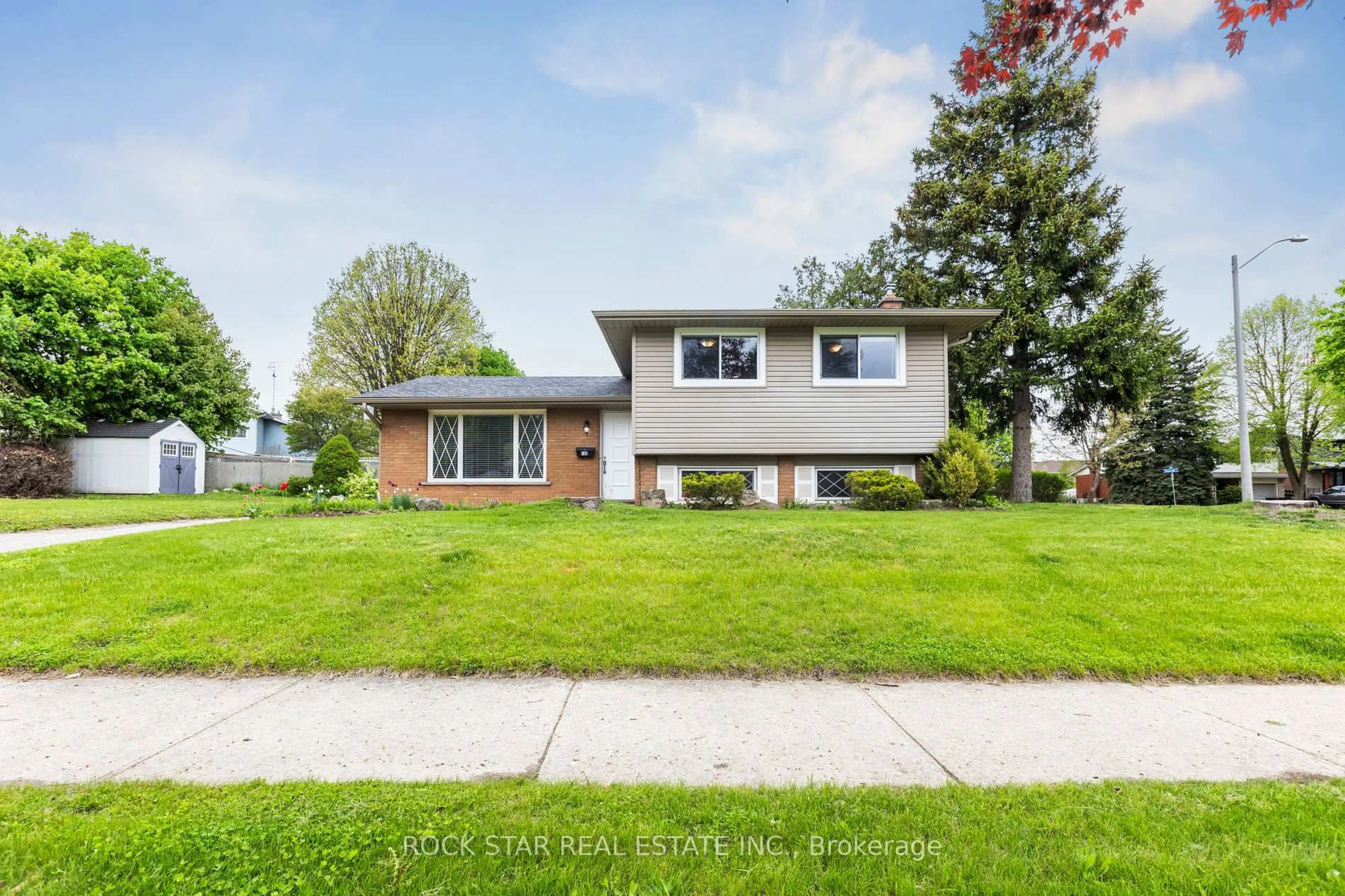 Home with vinyl exterior material, street for 130 Hudson Cres, Kitchener Ontario N2B 2V9