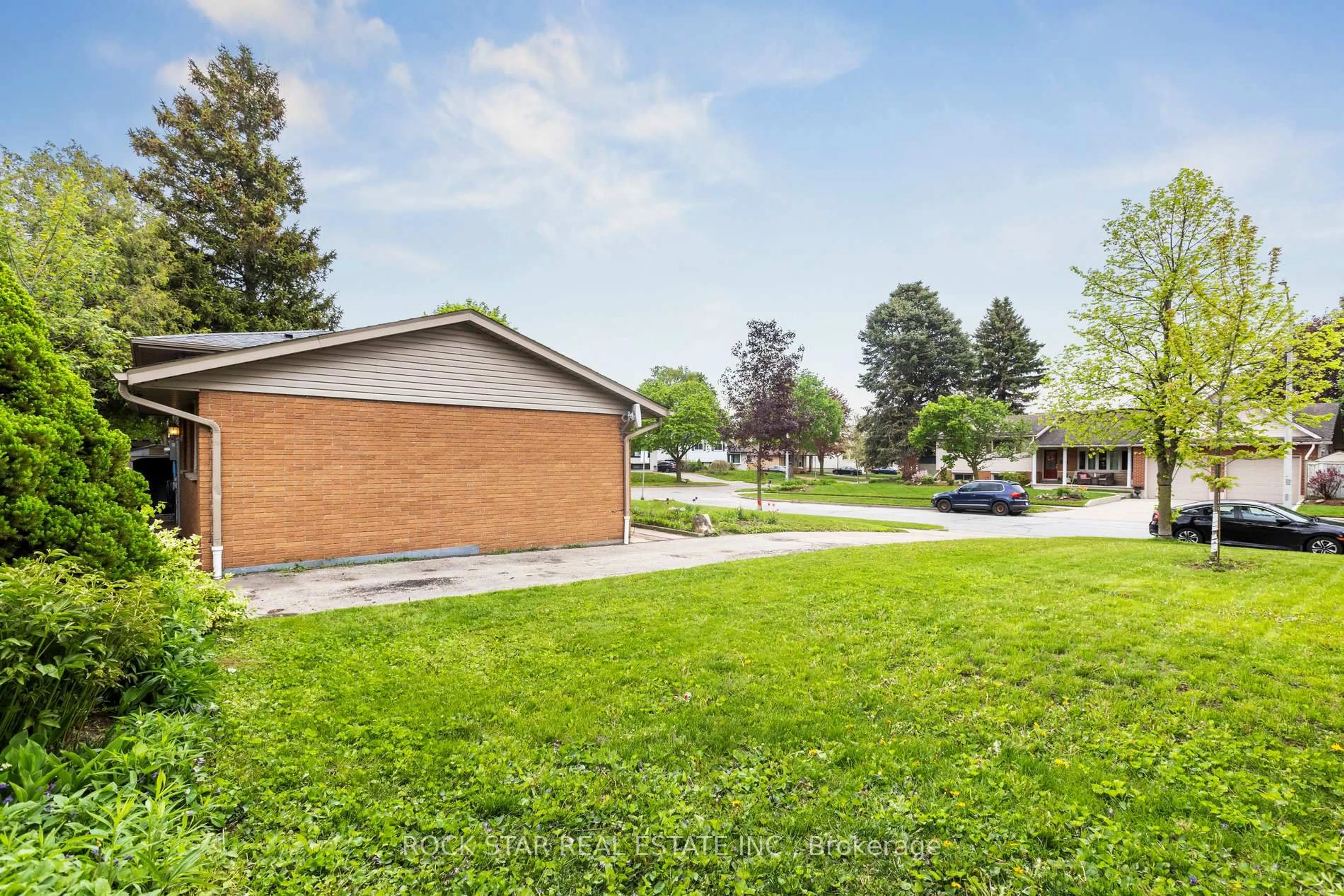 Unknown for 130 Hudson Cres, Kitchener Ontario N2B 2V9