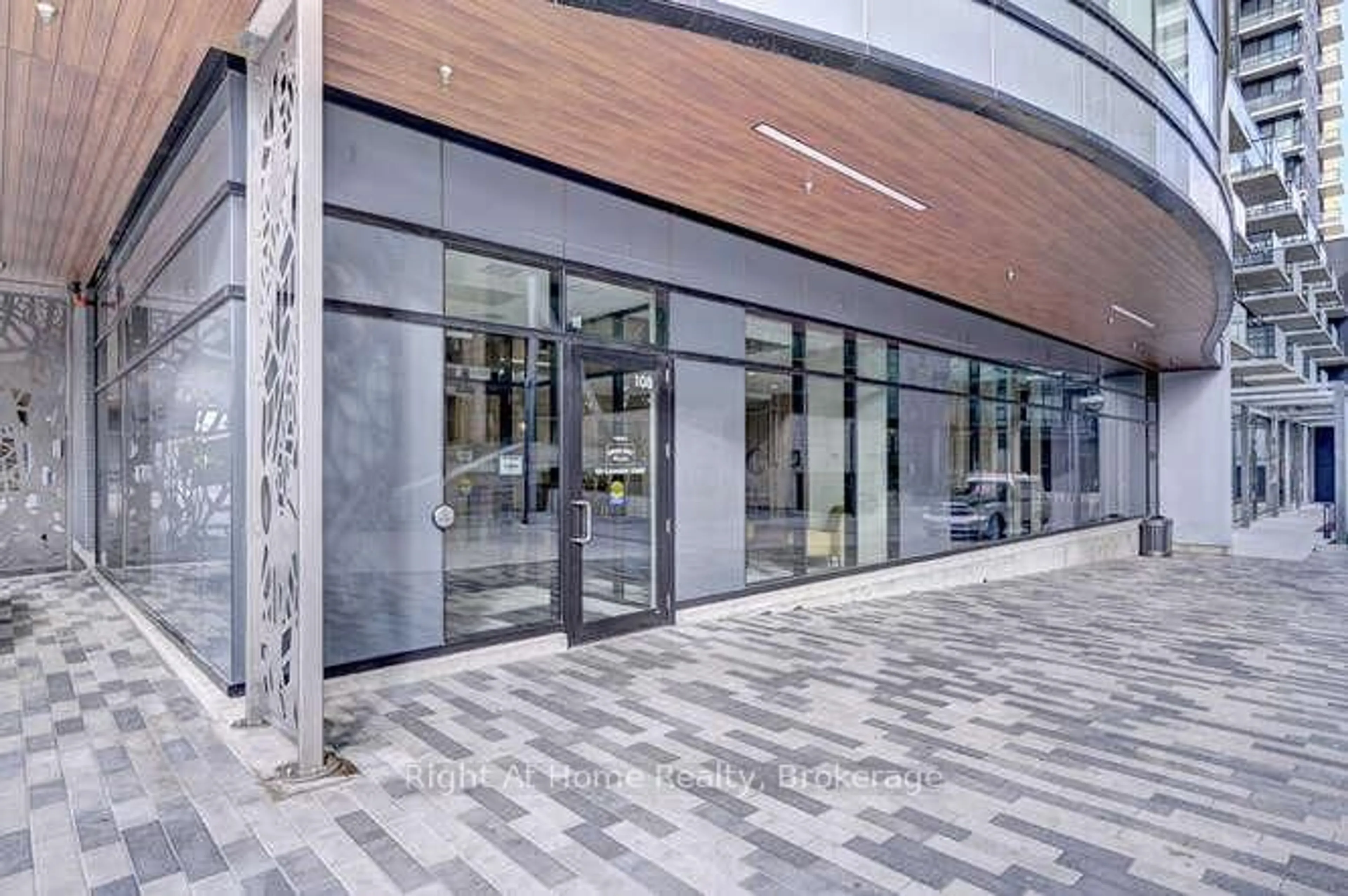 Indoor foyer for 108 Garment St #401, Kitchener Ontario N2G 2B3