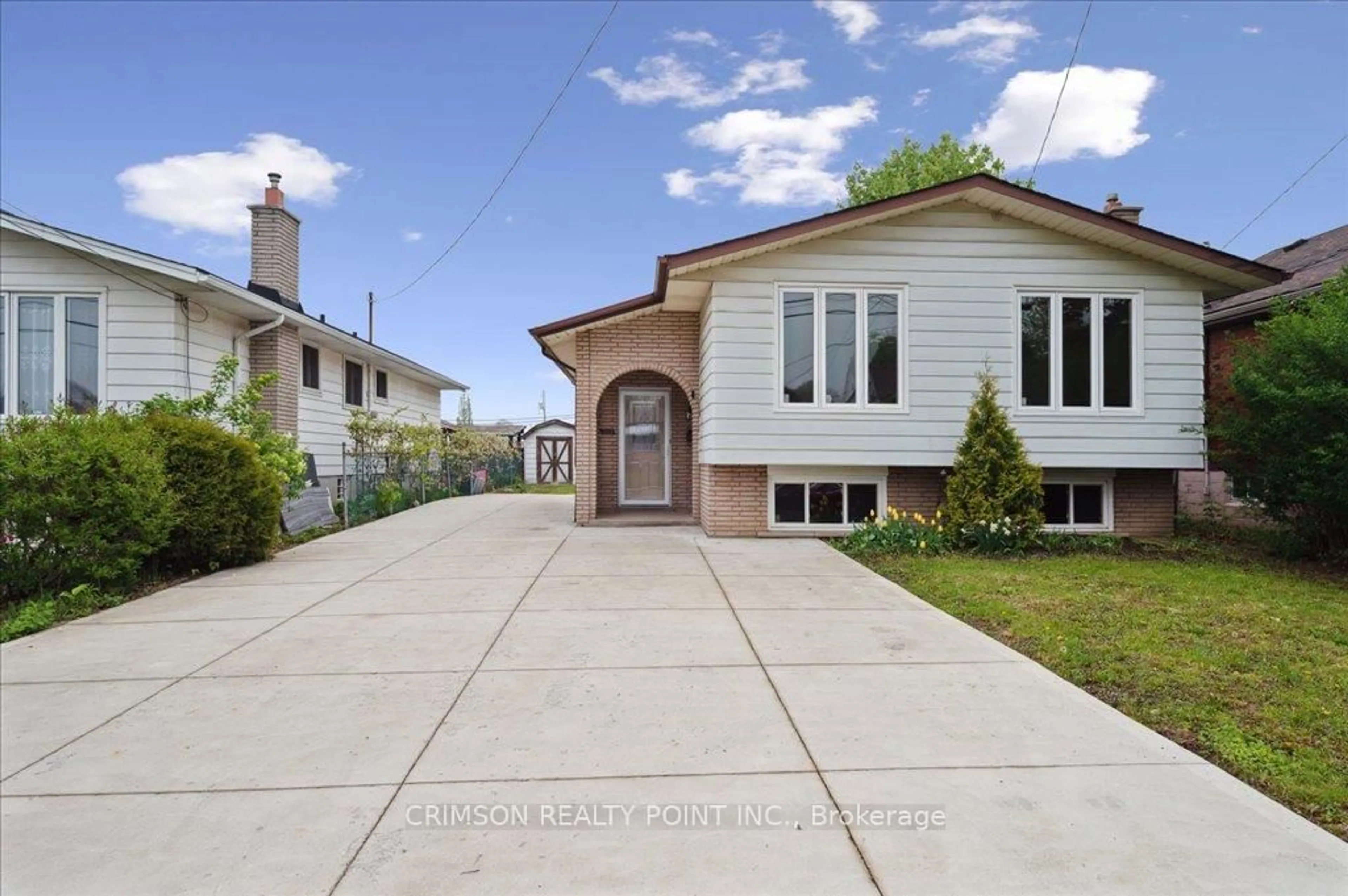 Home with vinyl exterior material, street for 361 Caledon Ave, Hamilton Ontario L9C 3E1