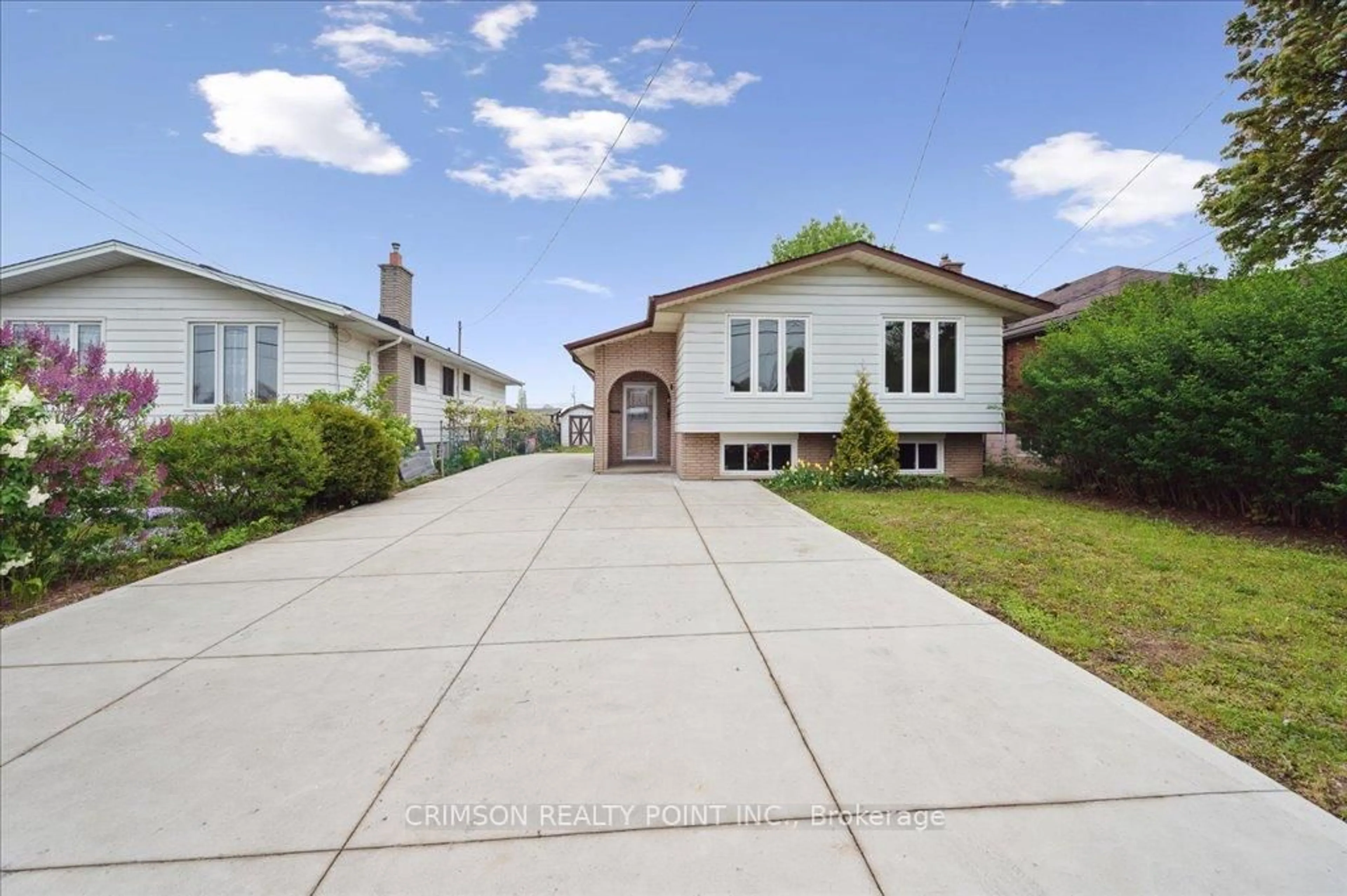 Home with vinyl exterior material, street for 361 Caledon Ave, Hamilton Ontario L9C 3E1