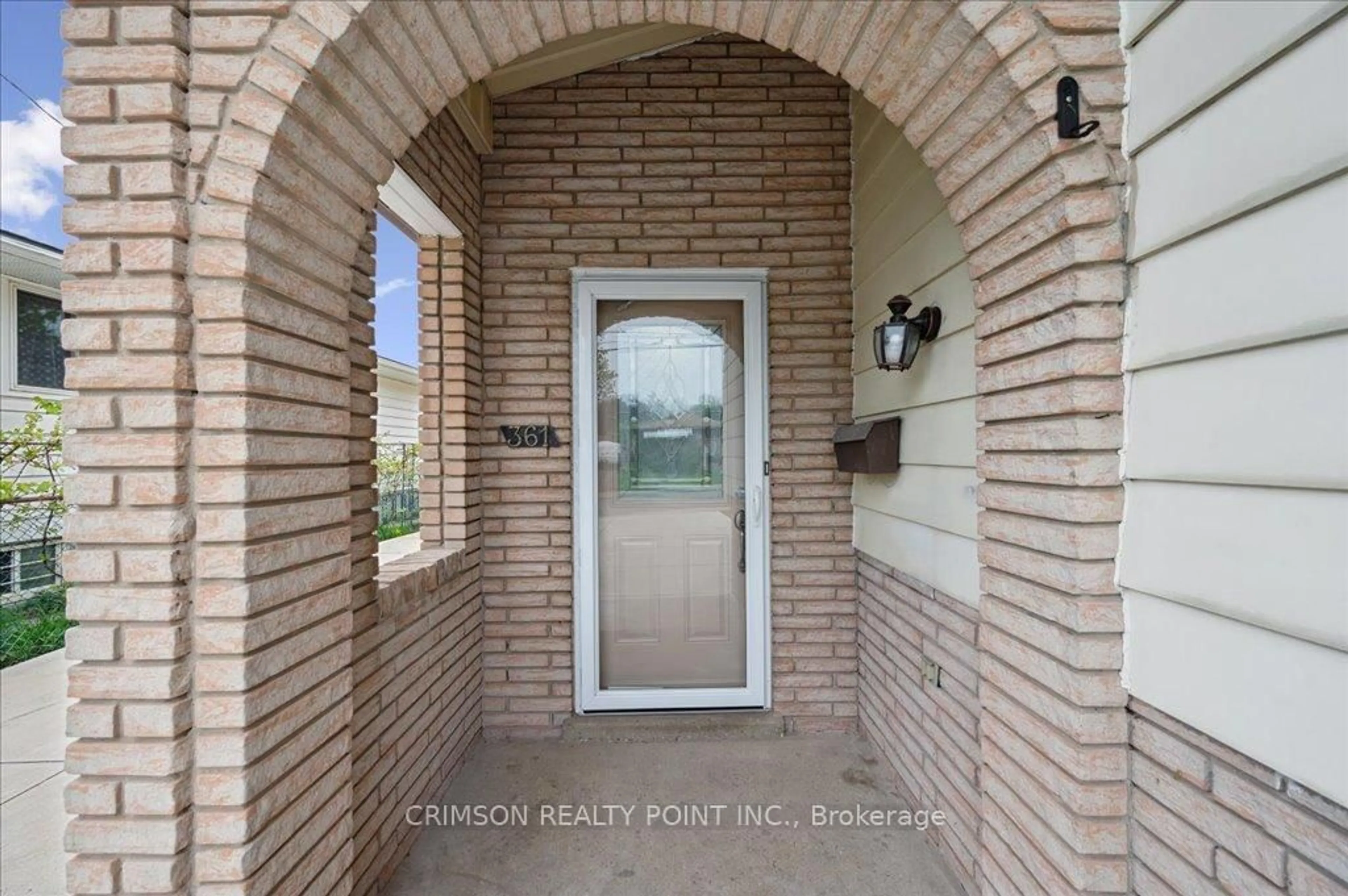Indoor entryway for 361 Caledon Ave, Hamilton Ontario L9C 3E1