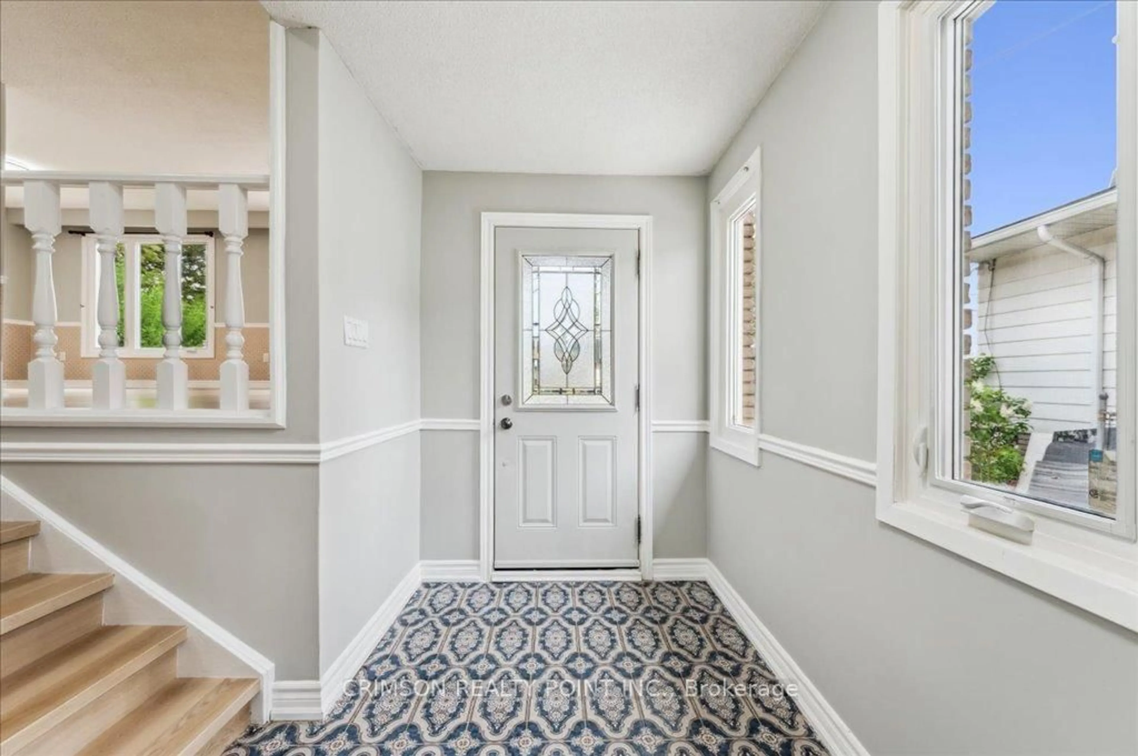 Indoor entryway for 361 Caledon Ave, Hamilton Ontario L9C 3E1