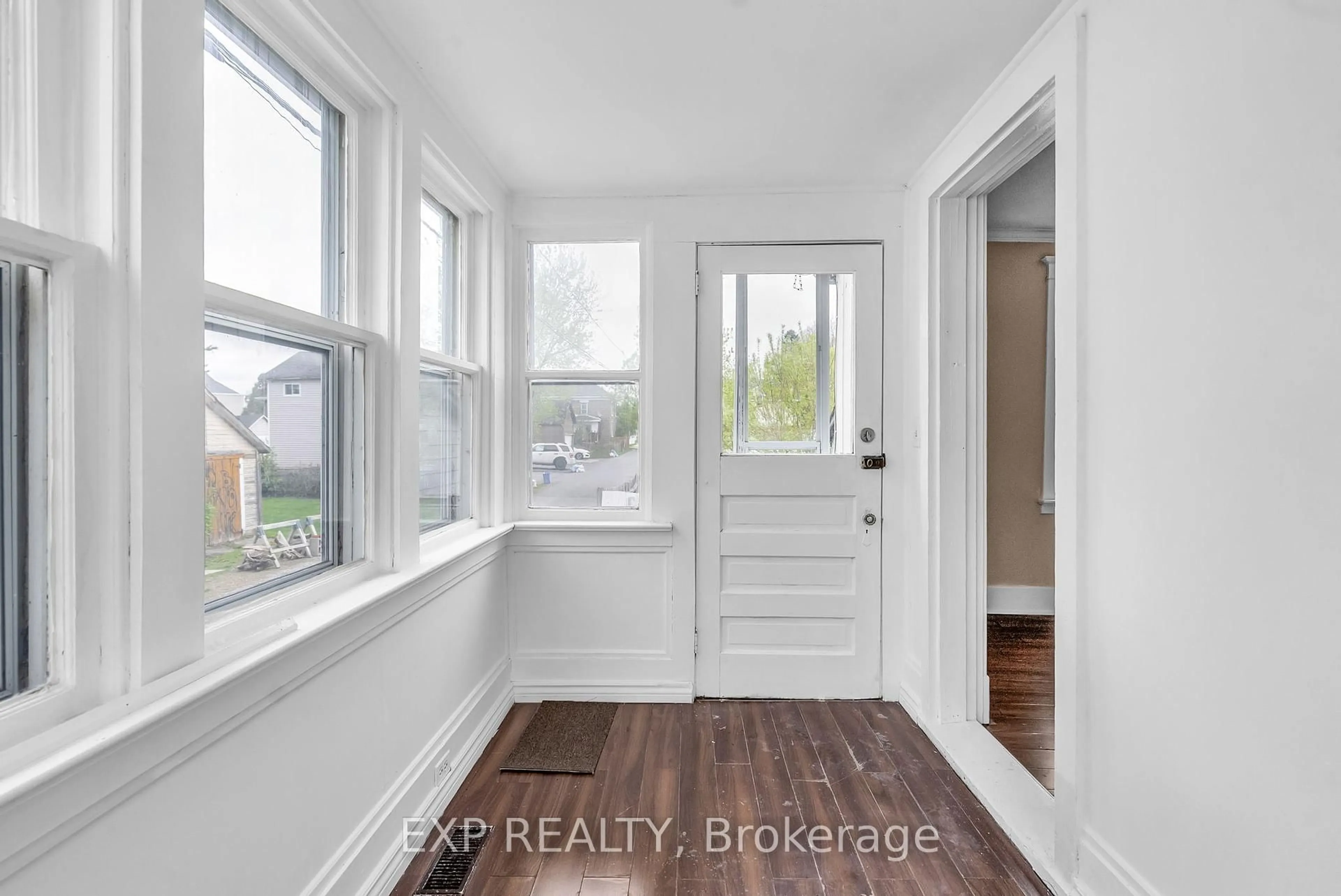 Indoor entryway for 408 First St, Cornwall Ontario K6J 1C9