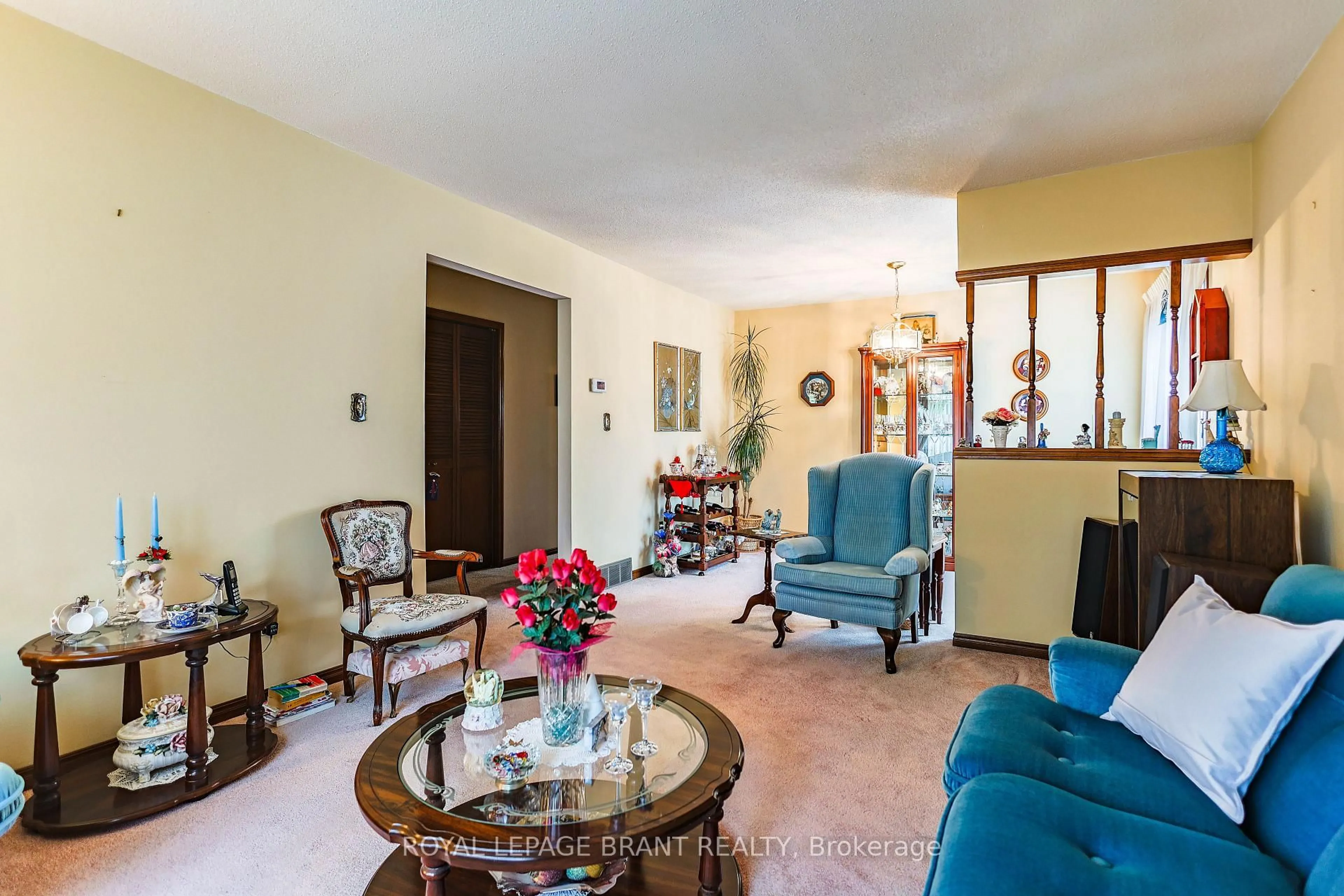 Living room with furniture, unknown for 4 Edenridge Dr, Haldimand Ontario N0A 1S0