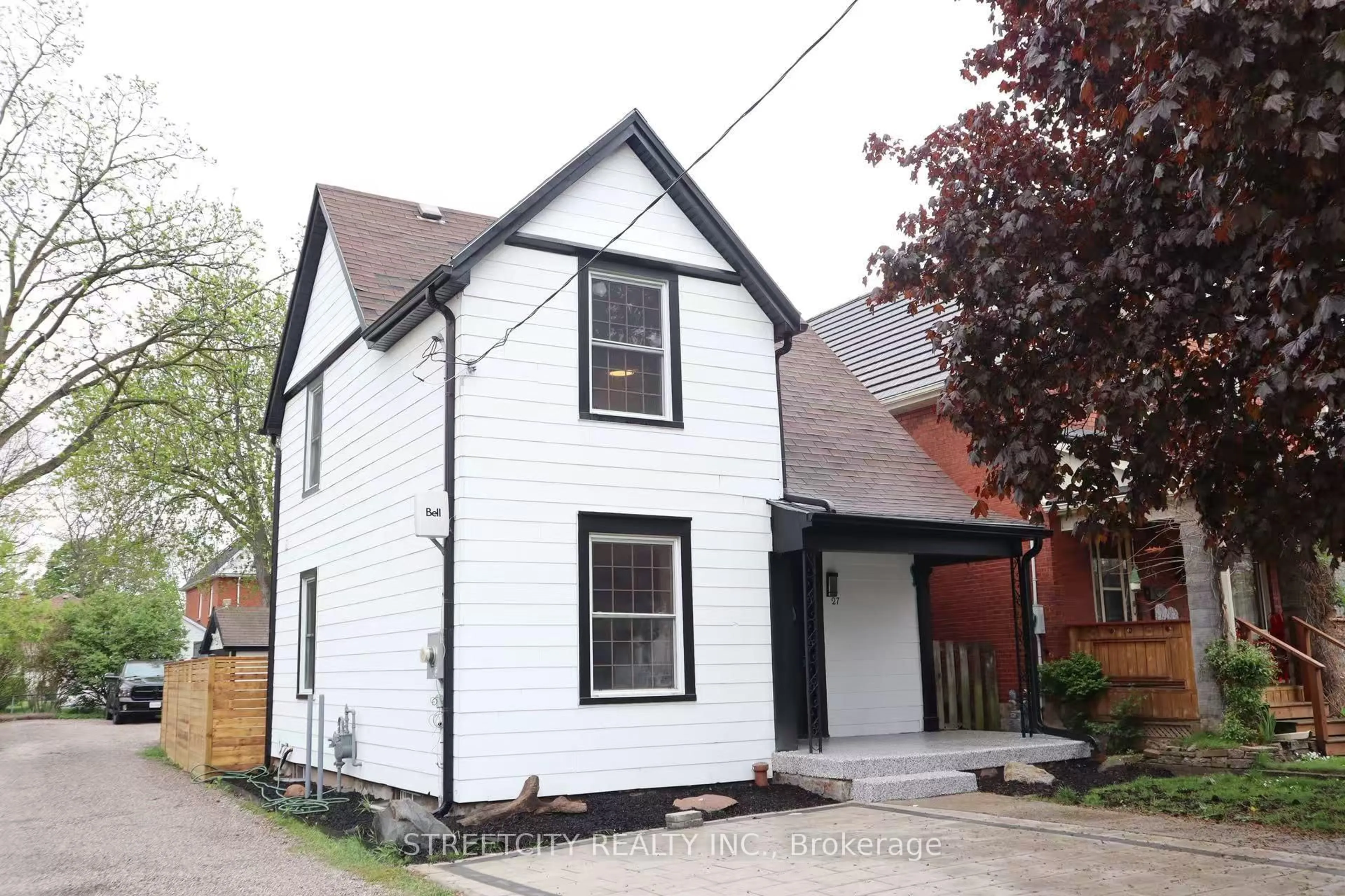 Unknown for 27 East Ave, St. Thomas Ontario N5R 3S9