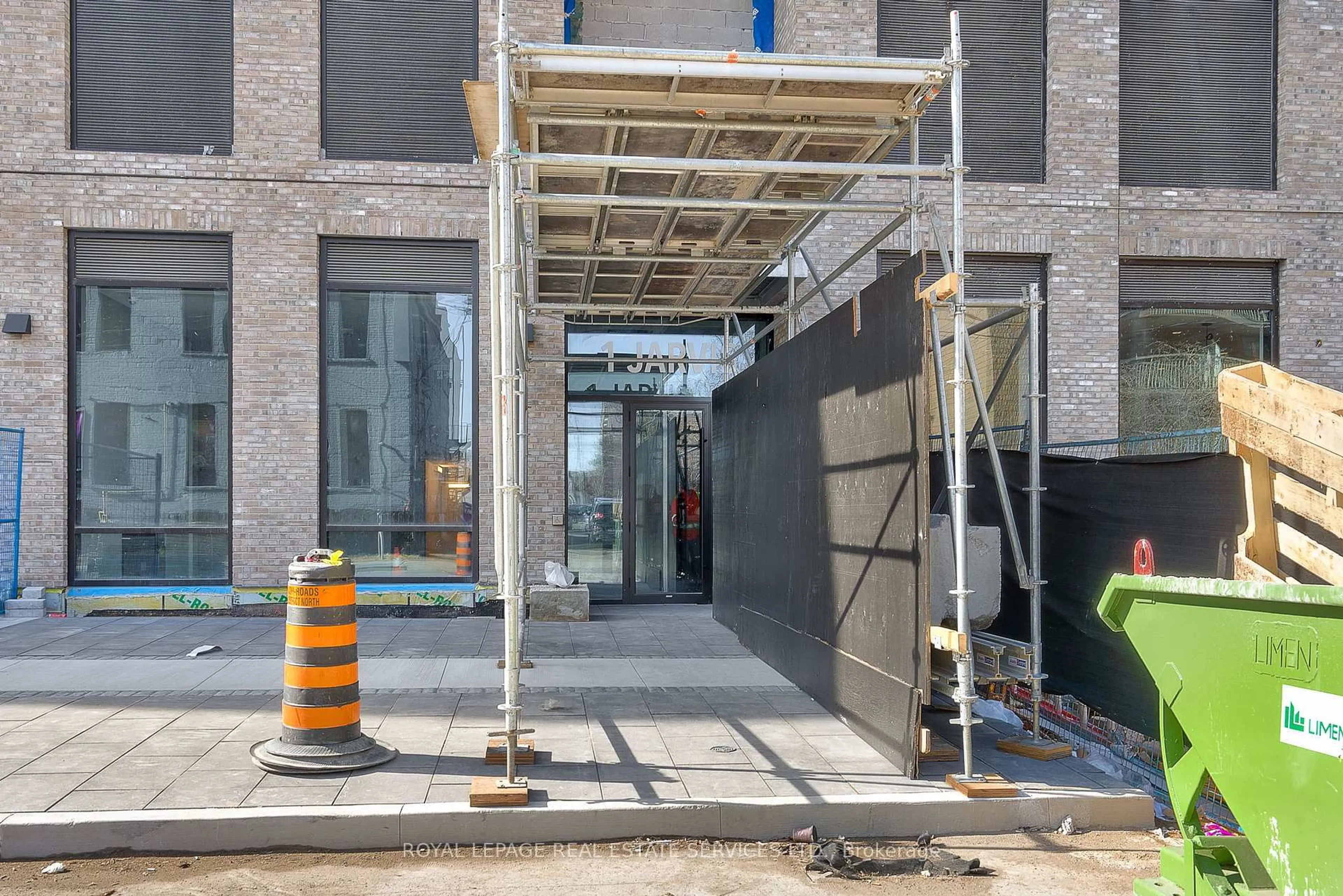 Indoor foyer for 1 Jarvis St #326, Hamilton Ontario L8R 0A8