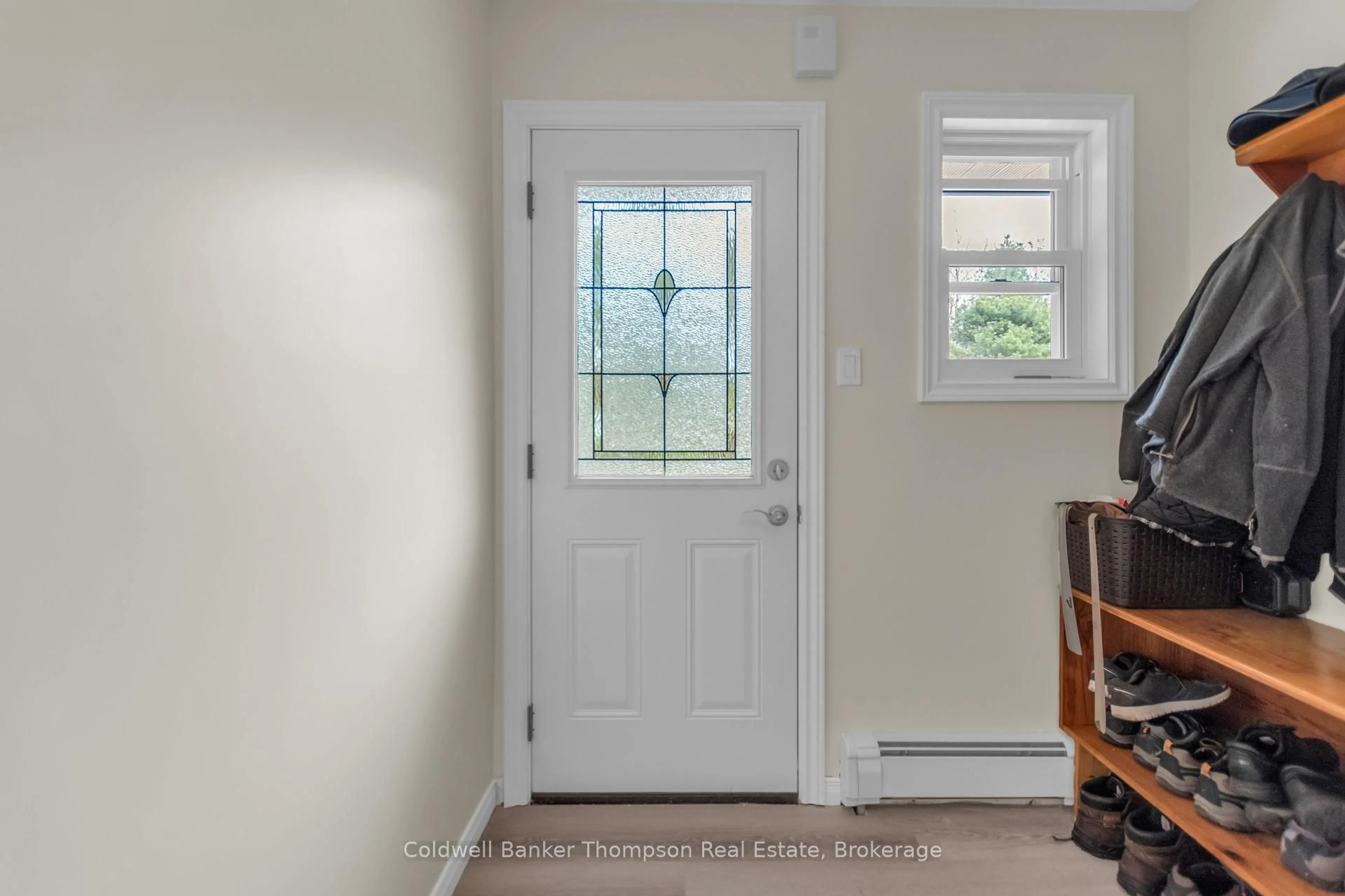Indoor entryway for 1459 Ravenscliffe Rd, Huntsville Ontario P1H 2J2