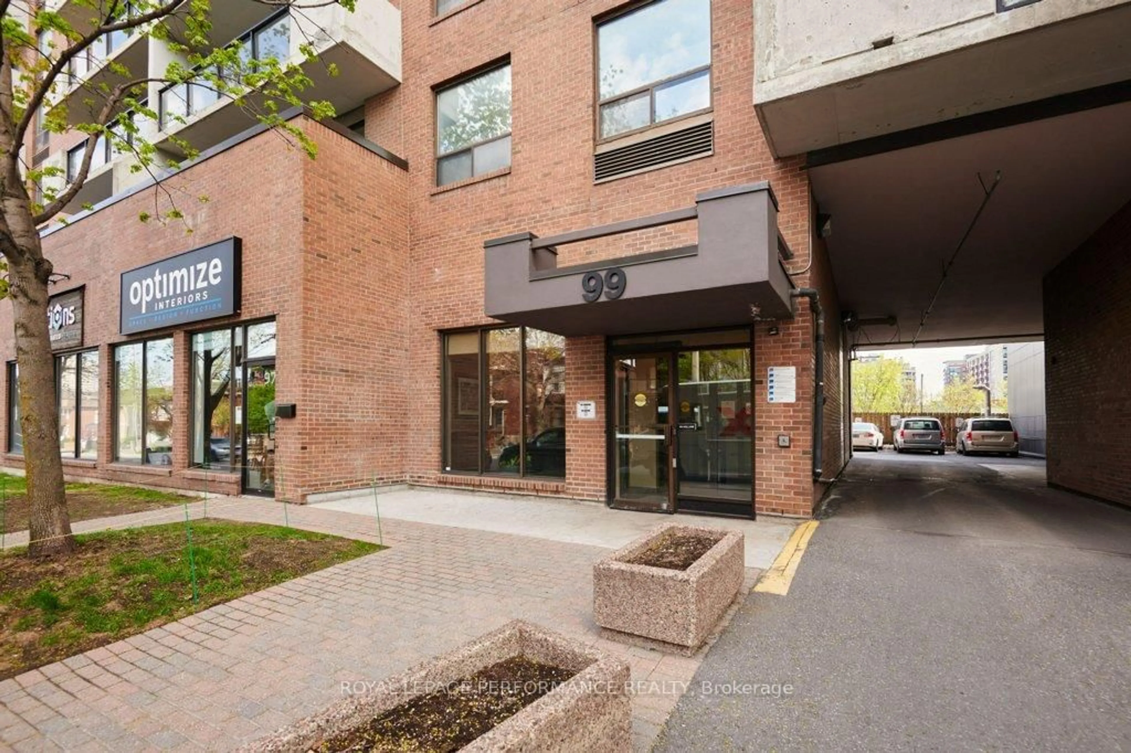Indoor foyer for 99 Holland Ave #704, Ottawa Ontario K1Y 0Y1