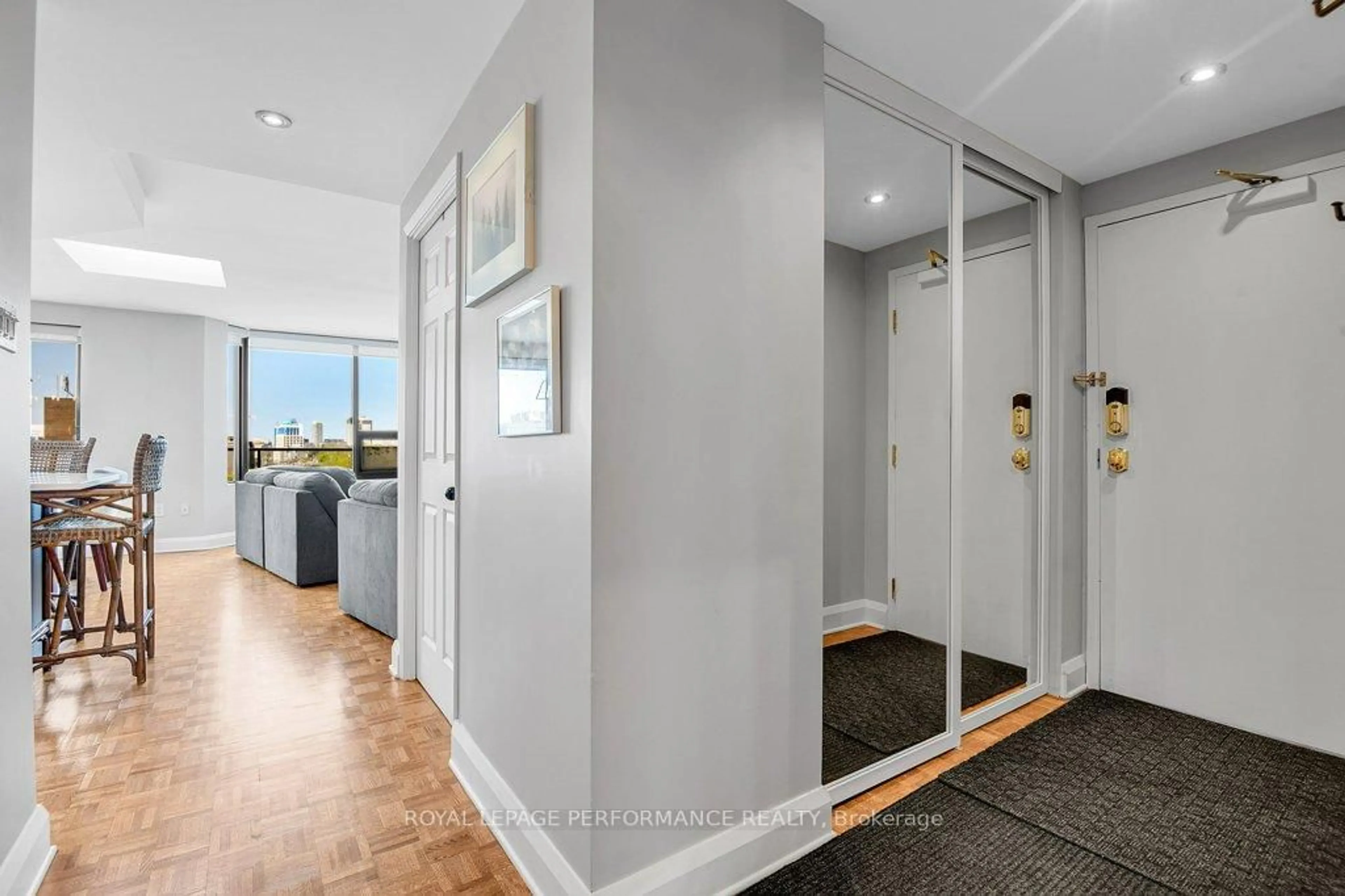 Indoor foyer for 99 Holland Ave #704, Ottawa Ontario K1Y 0Y1