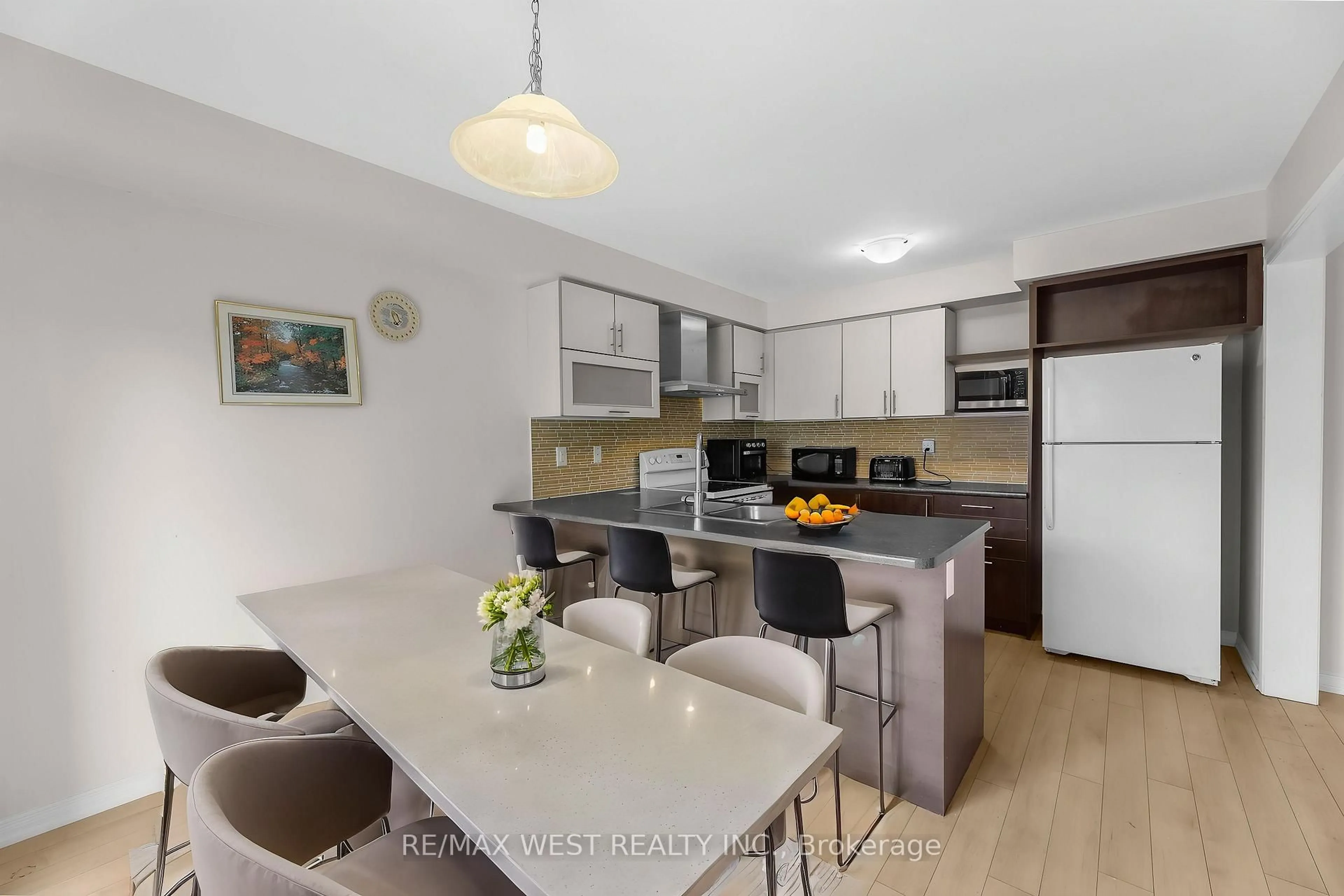 Open concept kitchen, unknown for 75 Warner Lane, Brantford Ontario N3T 0J4