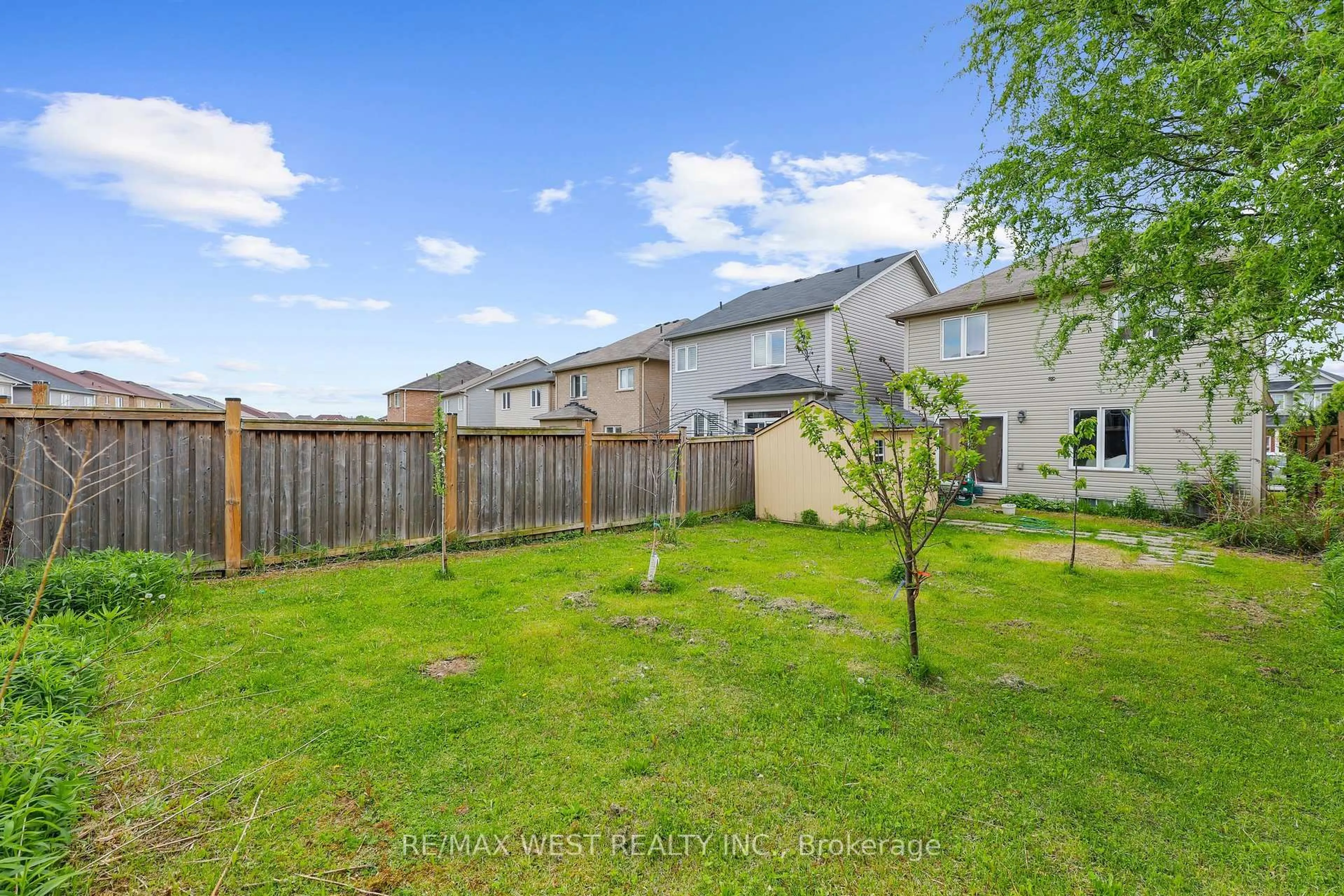 A pic from outside/outdoor area/front of a property/back of a property/a pic from drone, unknown for 75 Warner Lane, Brantford Ontario N3T 0J4