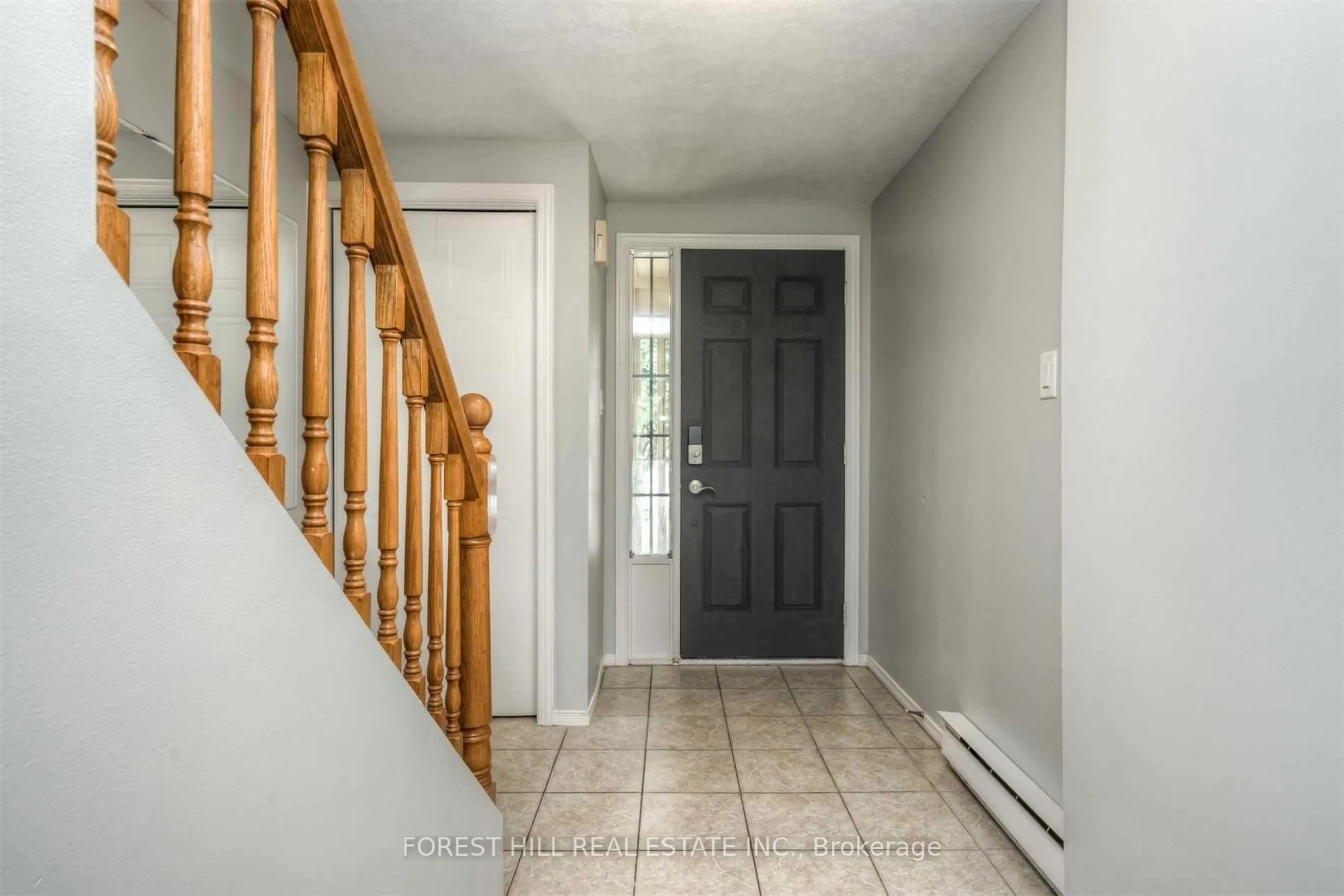 Indoor entryway for 58 Highland Cres, Kitchener Ontario N2M 5C1