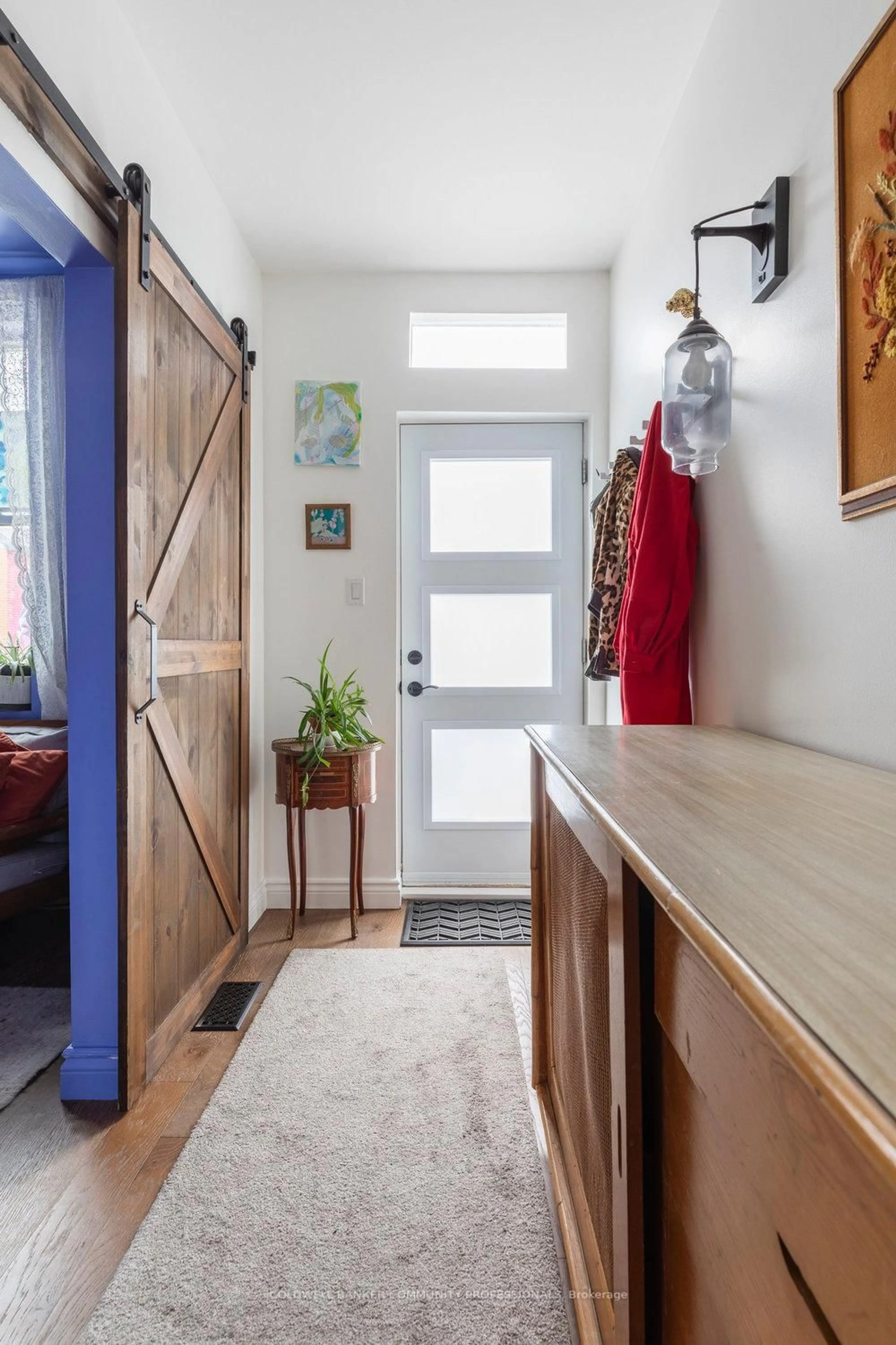 Indoor entryway for 279 Wilson St, Hamilton Ontario L8L 1S2