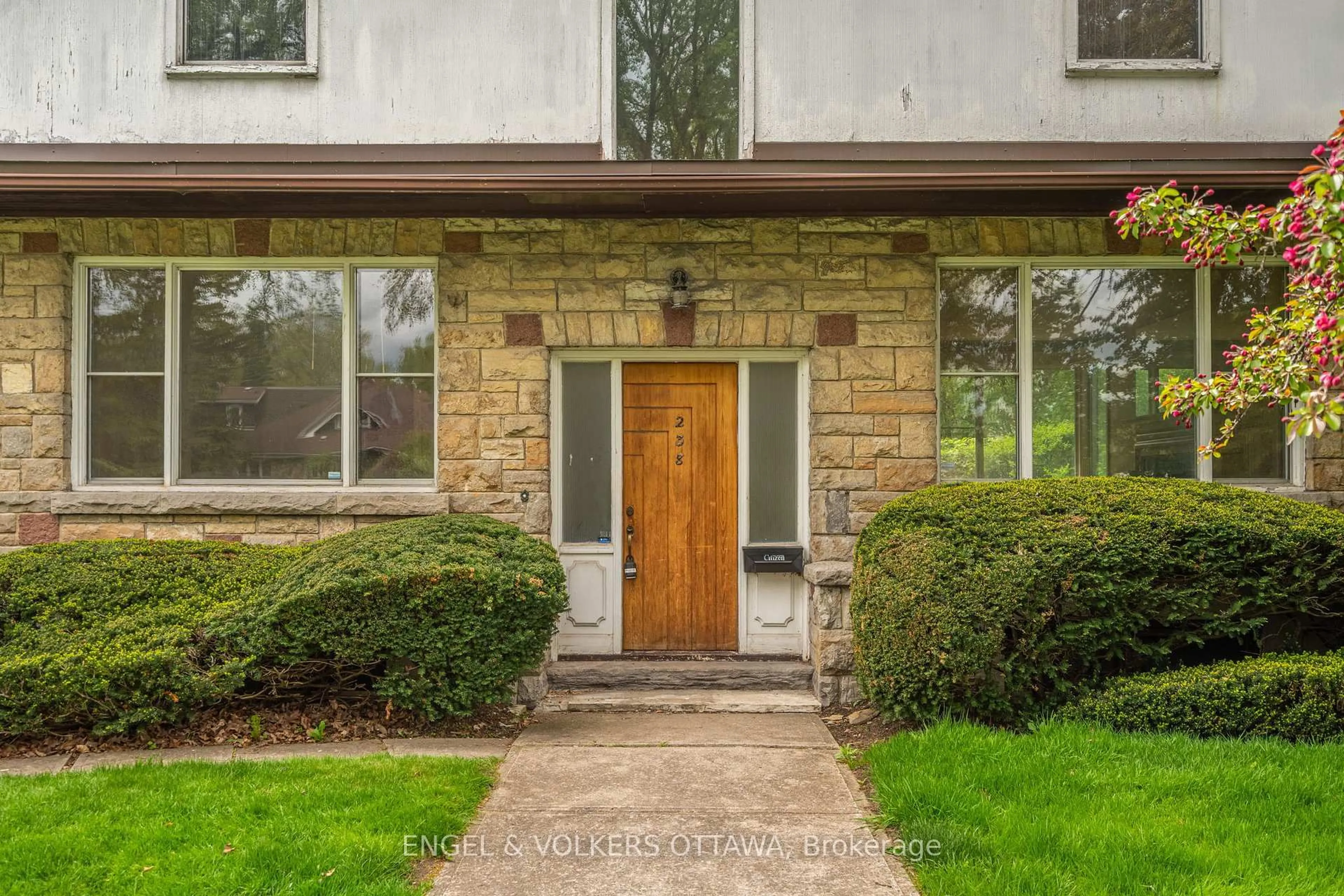 Home with brick exterior material, street for 238 Island Park Dr, Ottawa Ontario K1Y 0A4