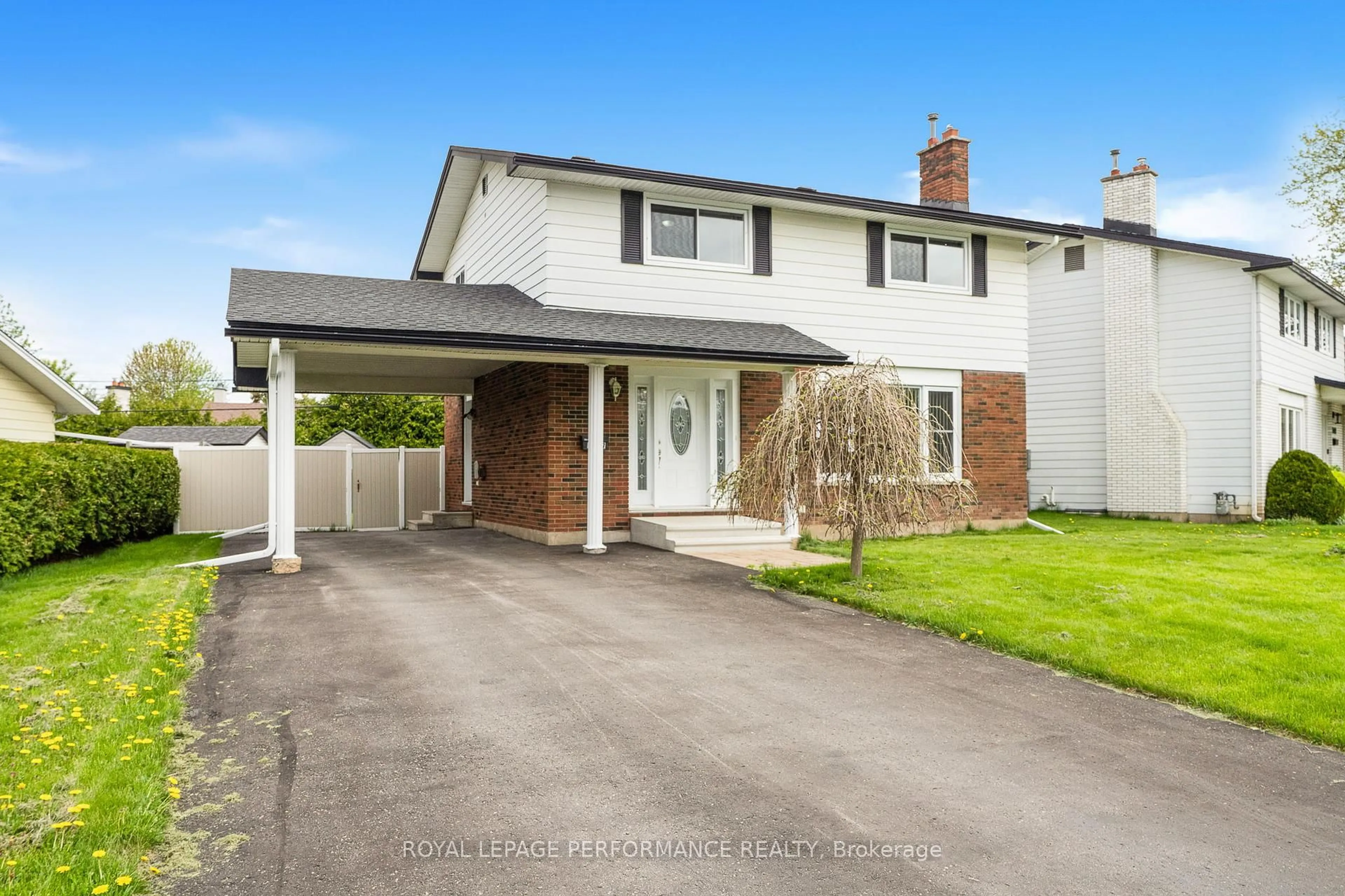 A pic from outside/outdoor area/front of a property/back of a property/a pic from drone, street for 1407 Duford Dr, Orleans Ontario K1E 1E4