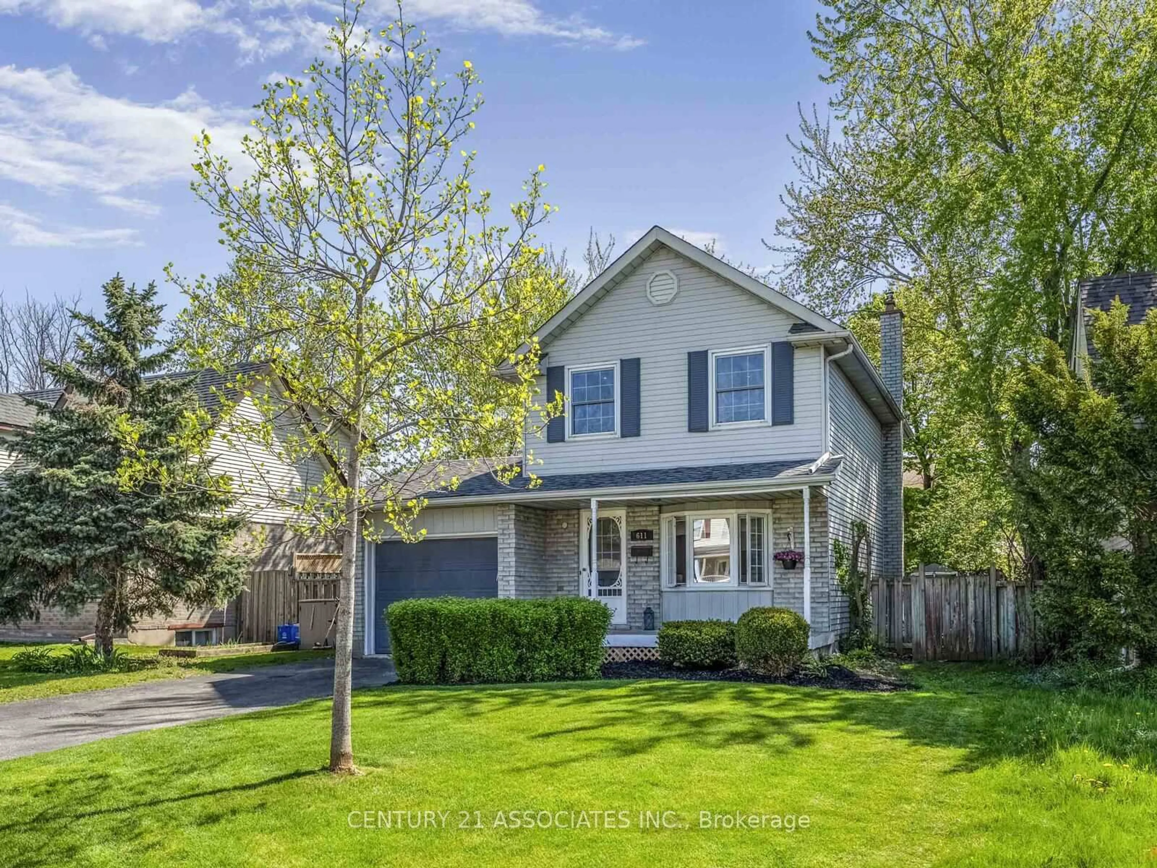 Home with vinyl exterior material, street for 611 Preston Pkwy, Cambridge Ontario N3H 5J9