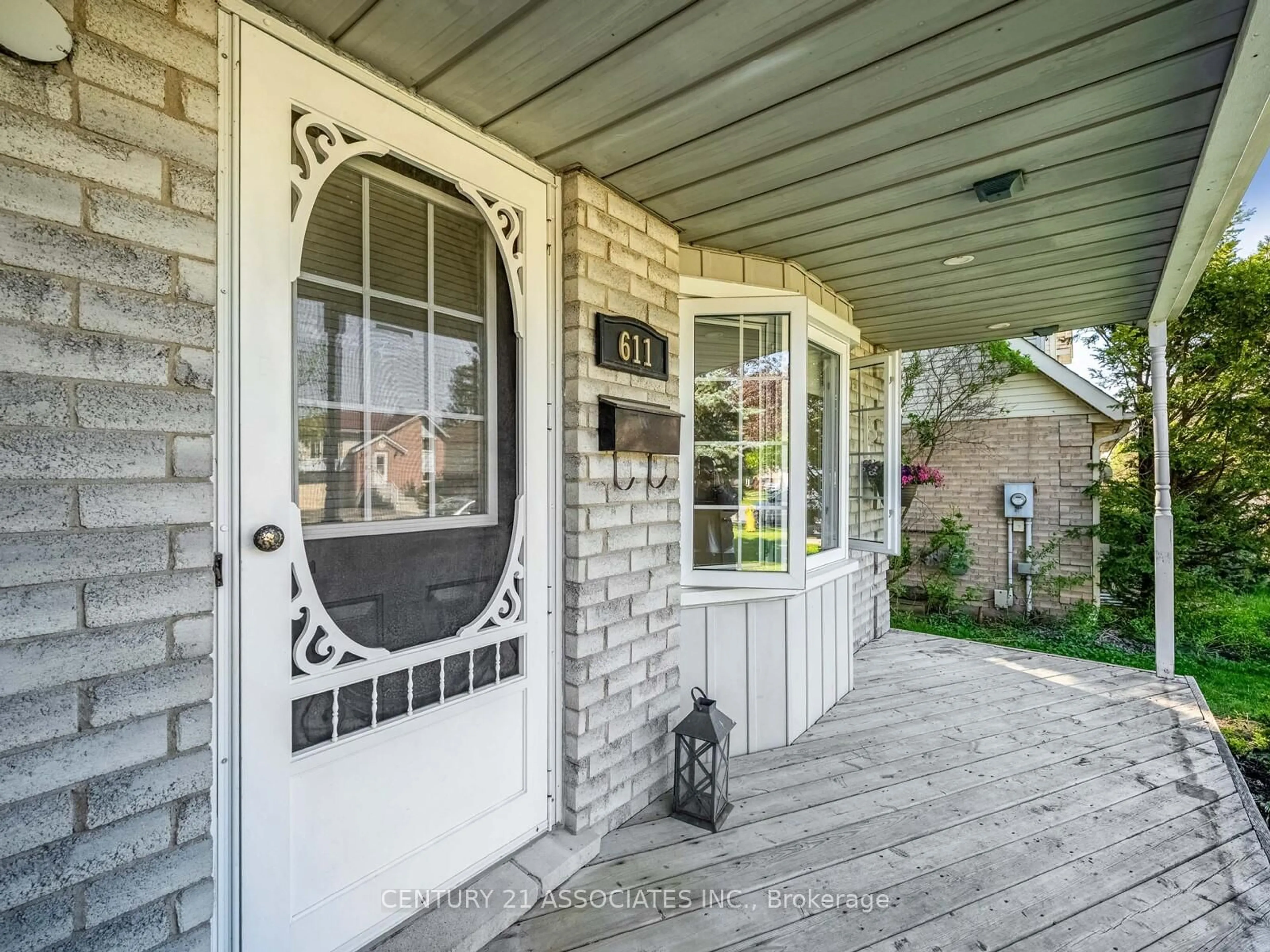 Indoor entryway for 611 Preston Pkwy, Cambridge Ontario N3H 5J9