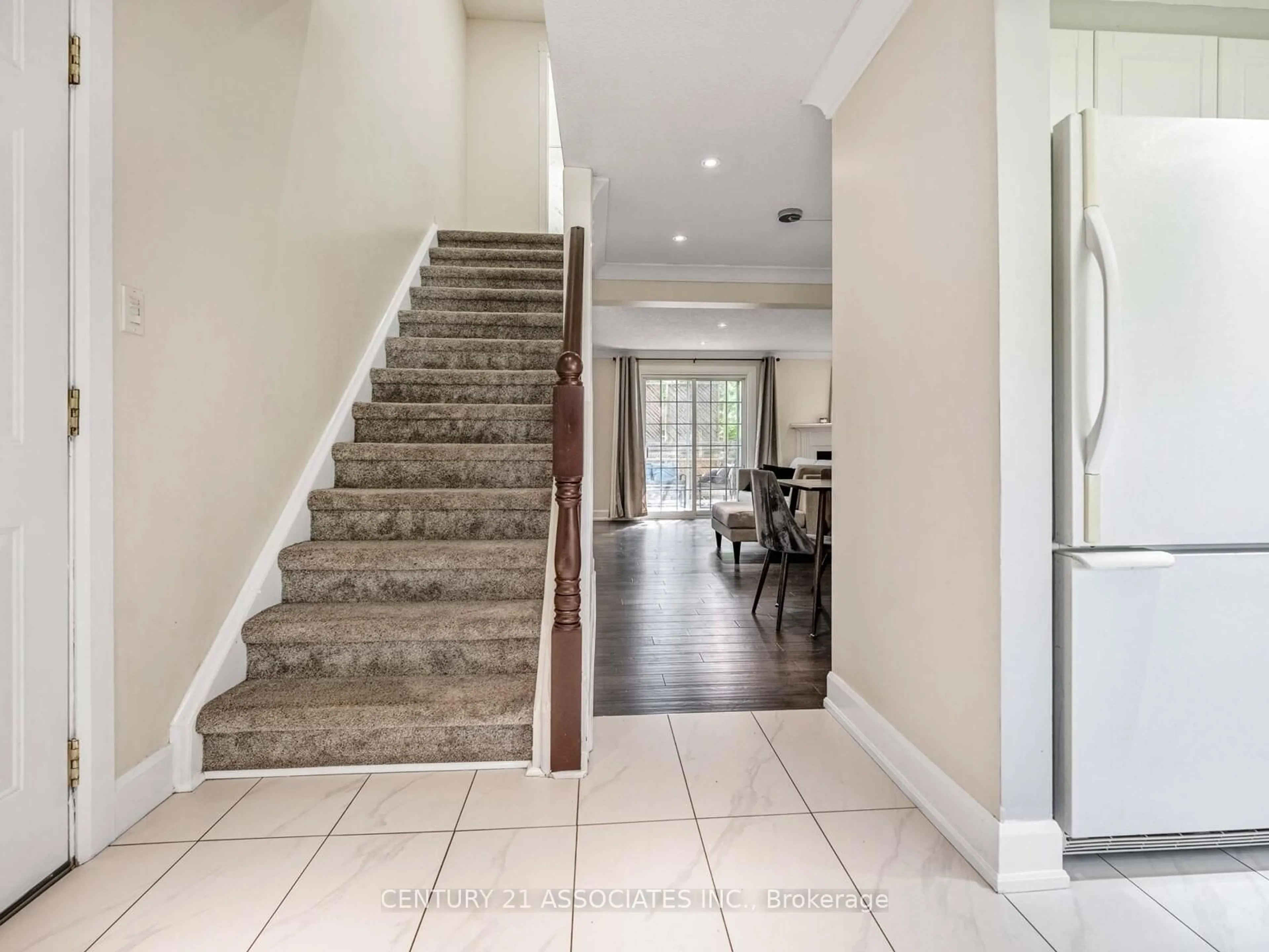 Unknown for 611 Preston Pkwy, Cambridge Ontario N3H 5J9