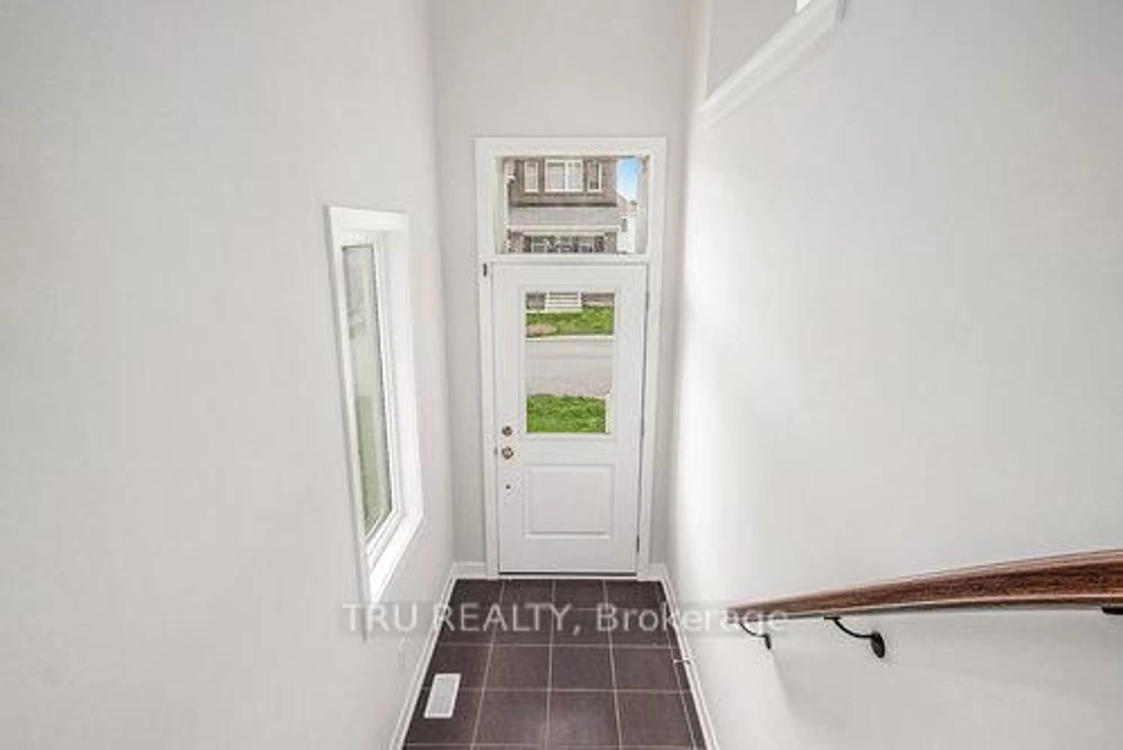 Indoor entryway for 380 Appalachian Circ, Ottawa Ontario K2J 6X3
