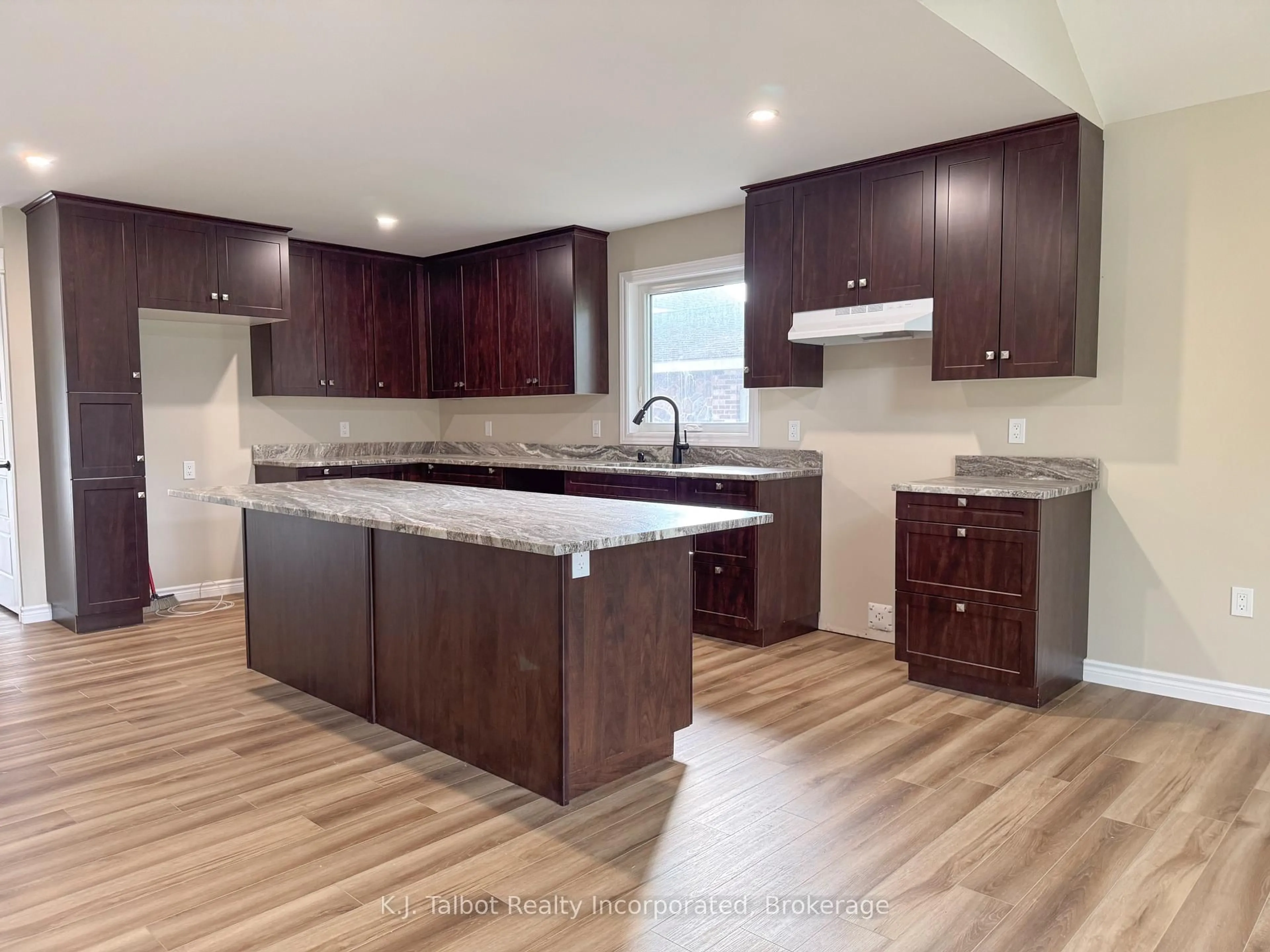 Open concept kitchen, unknown for 52 Queen St, Huron East Ontario N0G 1H0