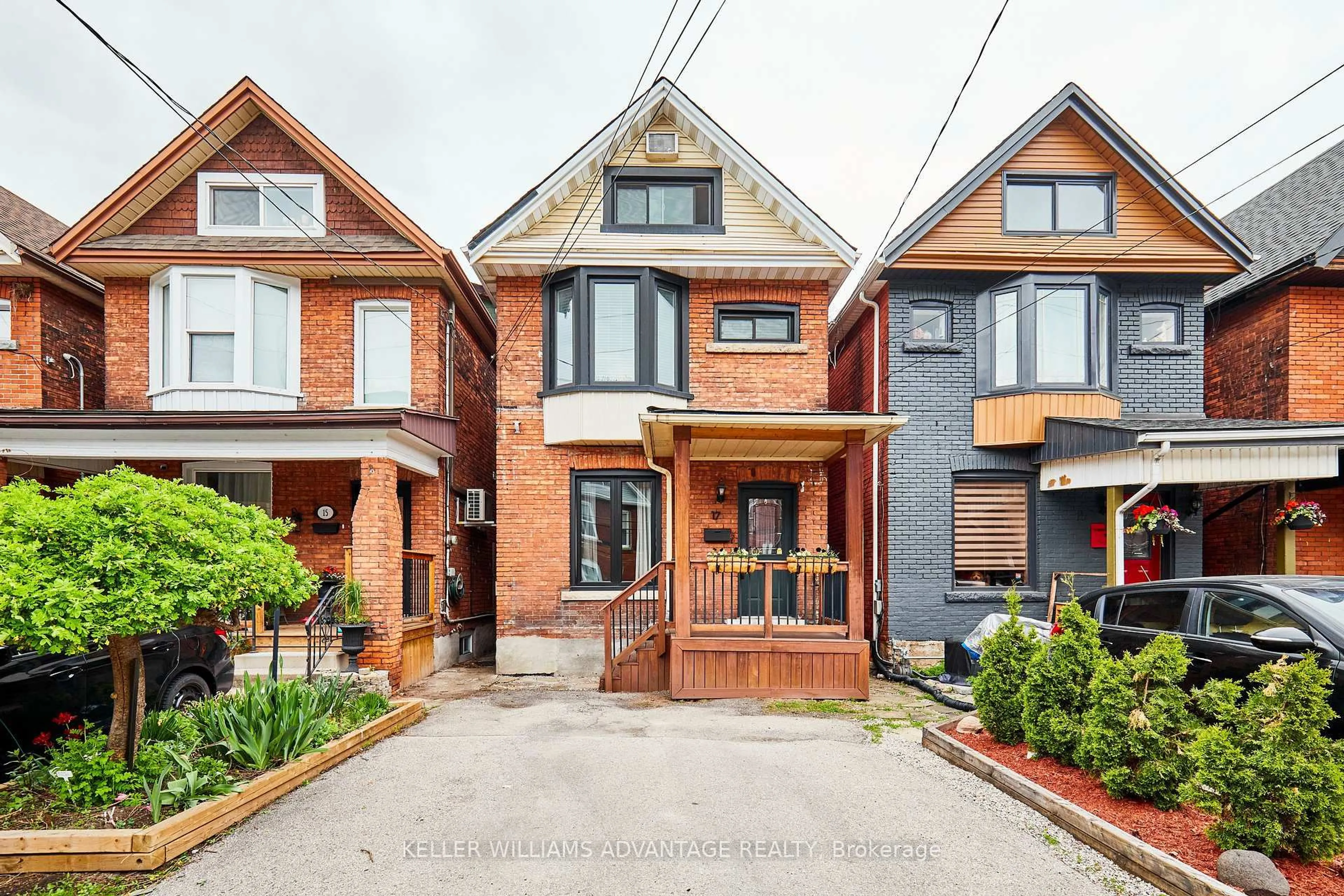 Home with brick exterior material, street for 17 Cumberland Ave, Hamilton Ontario L8M 1Y6