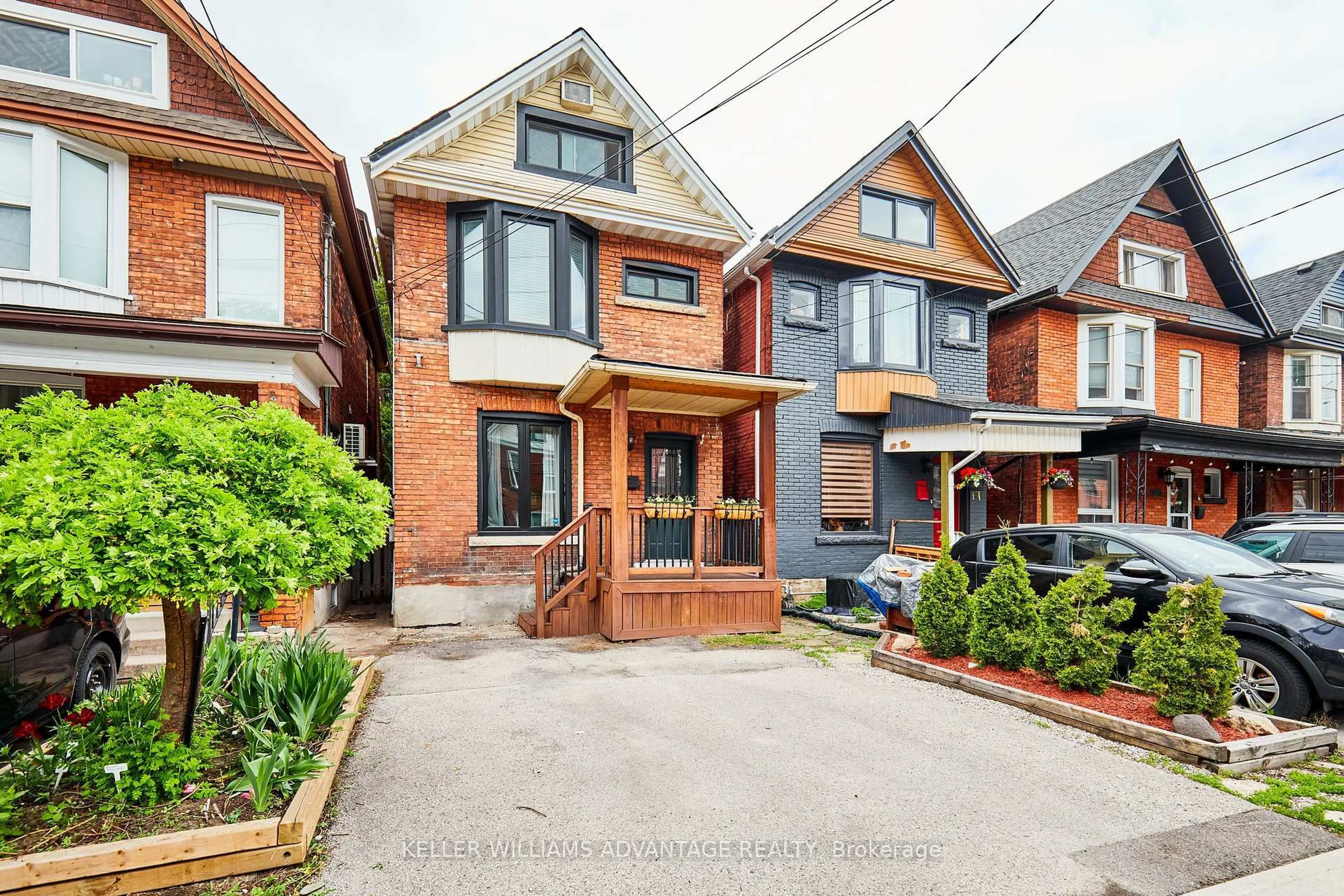 Home with brick exterior material, street for 17 Cumberland Ave, Hamilton Ontario L8M 1Y6