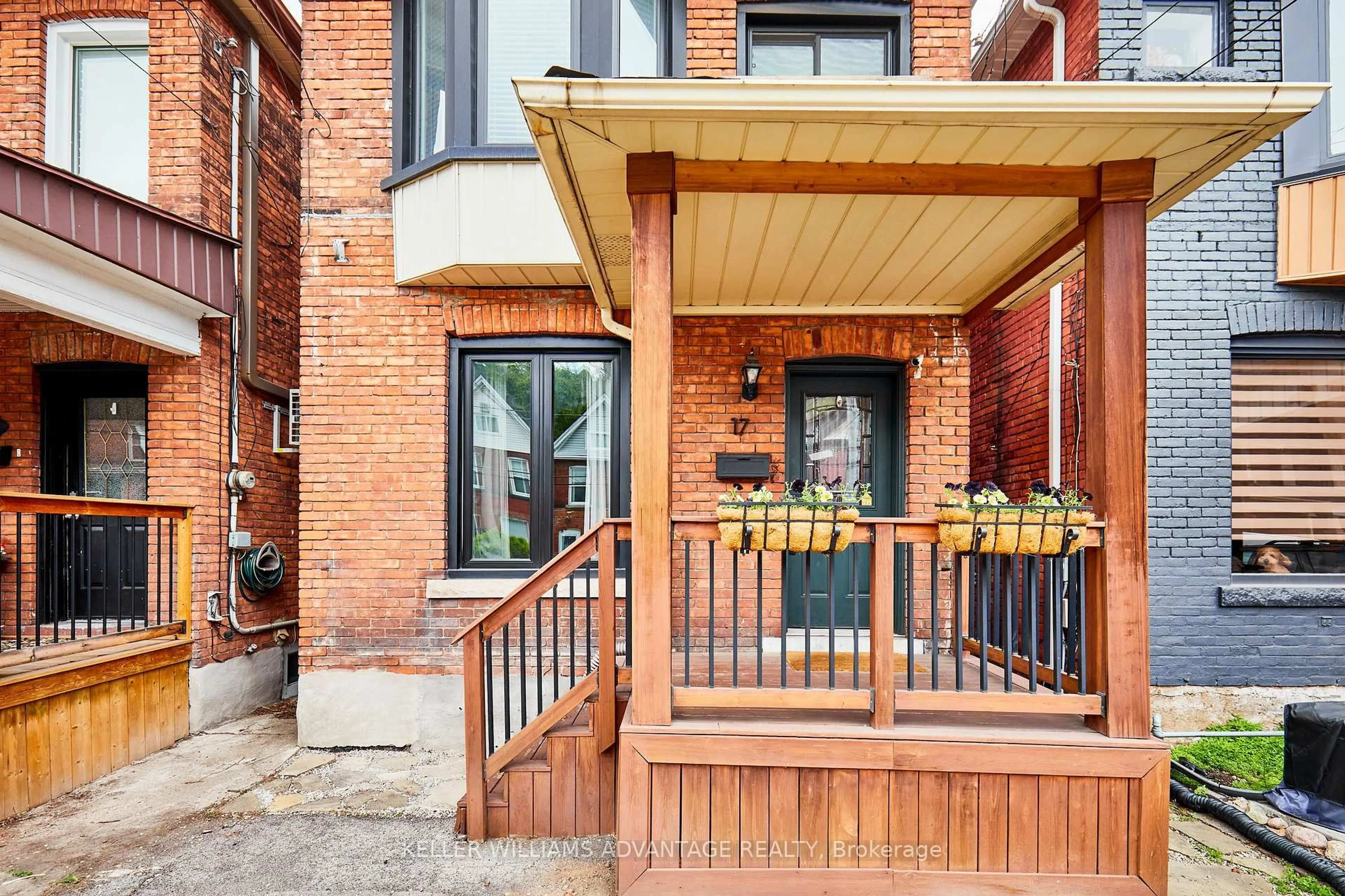 Home with brick exterior material, street for 17 Cumberland Ave, Hamilton Ontario L8M 1Y6