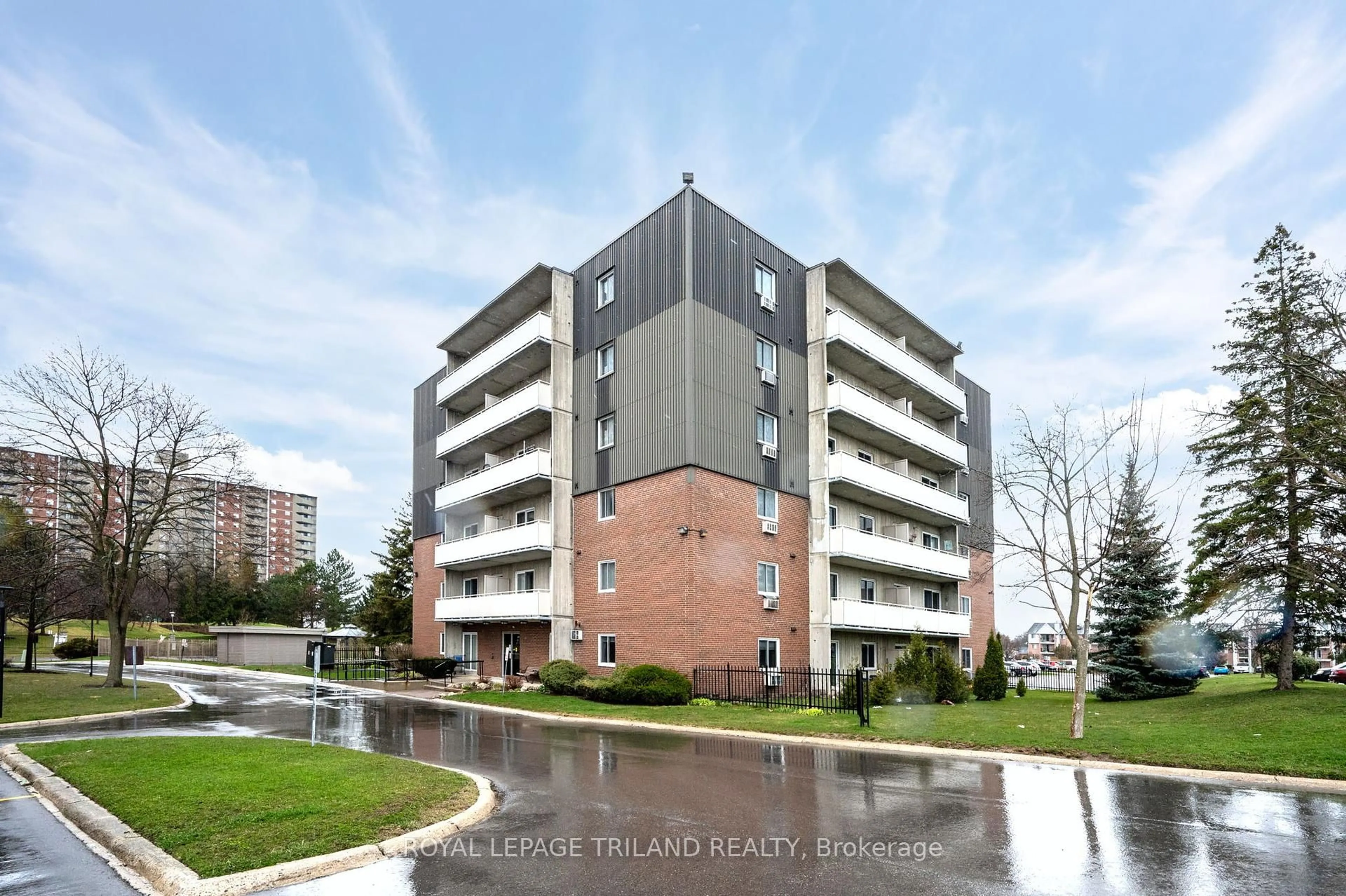 Patio, building for 1104 Jalna Blvd #506, London South Ontario N6E 2S6