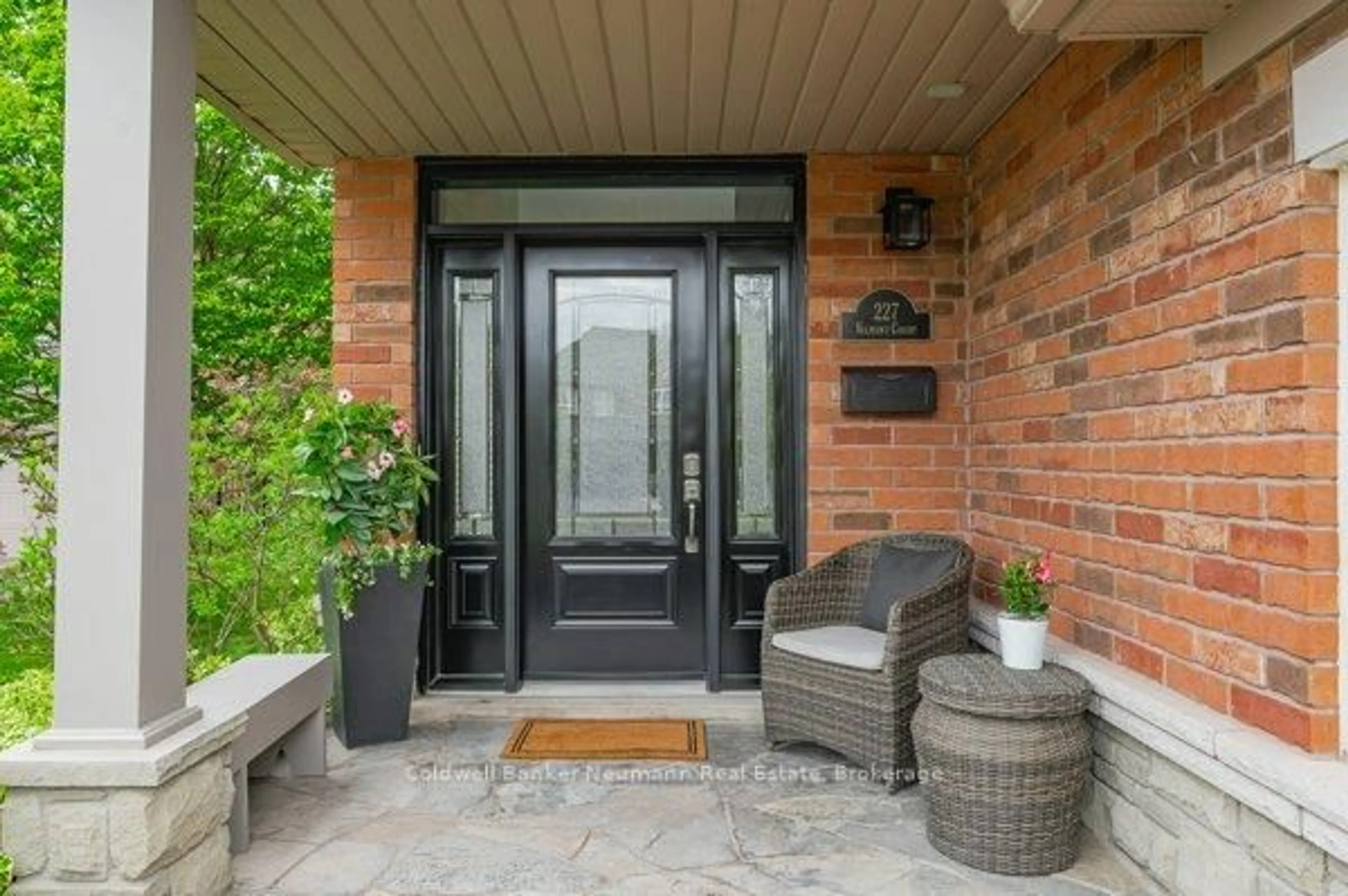Indoor entryway for 227 Valmont Crt, Hamilton Ontario L9G 5A1