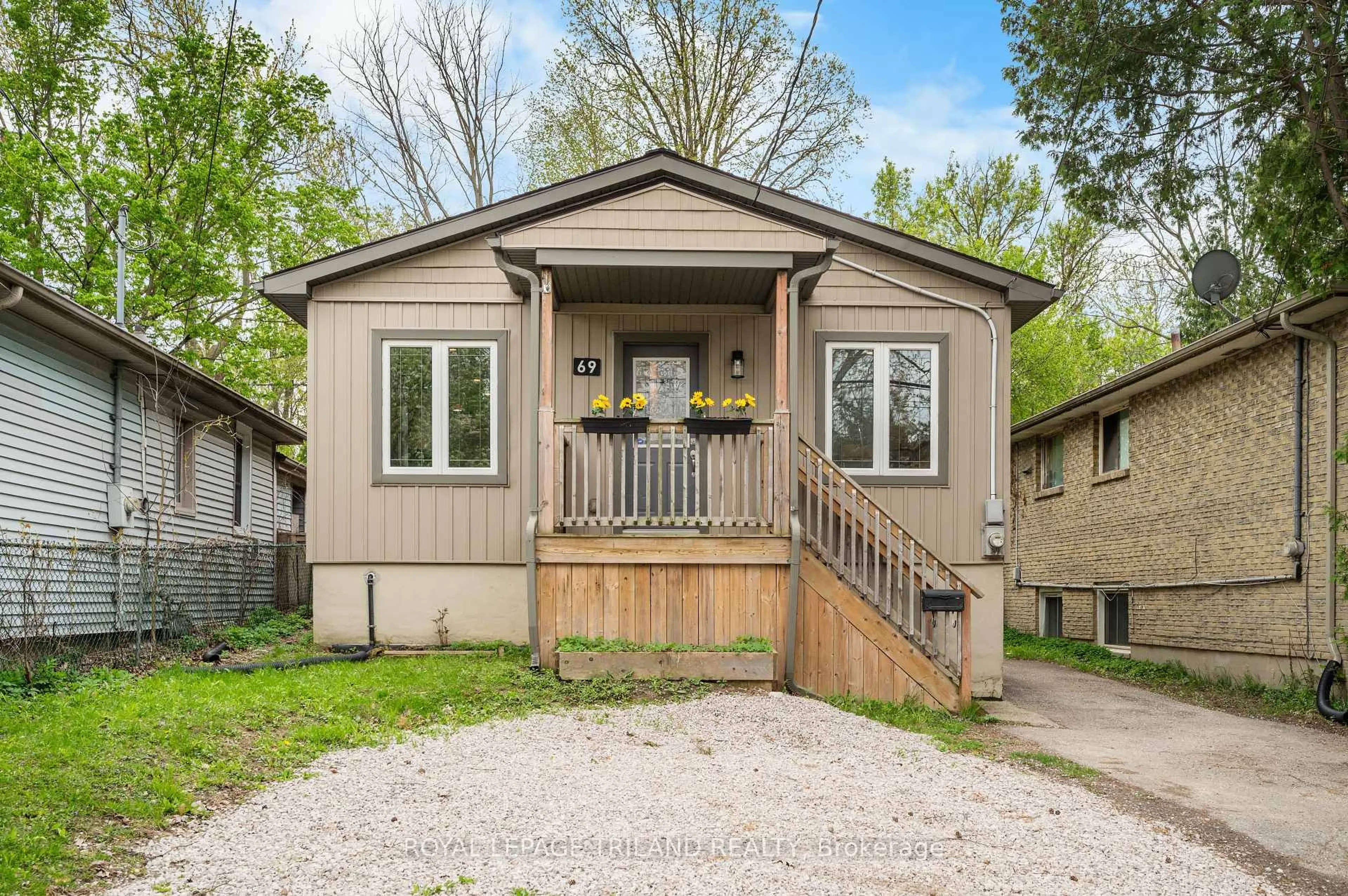 Home with vinyl exterior material, street for 69 EMERY St, London South Ontario N6J 1R9