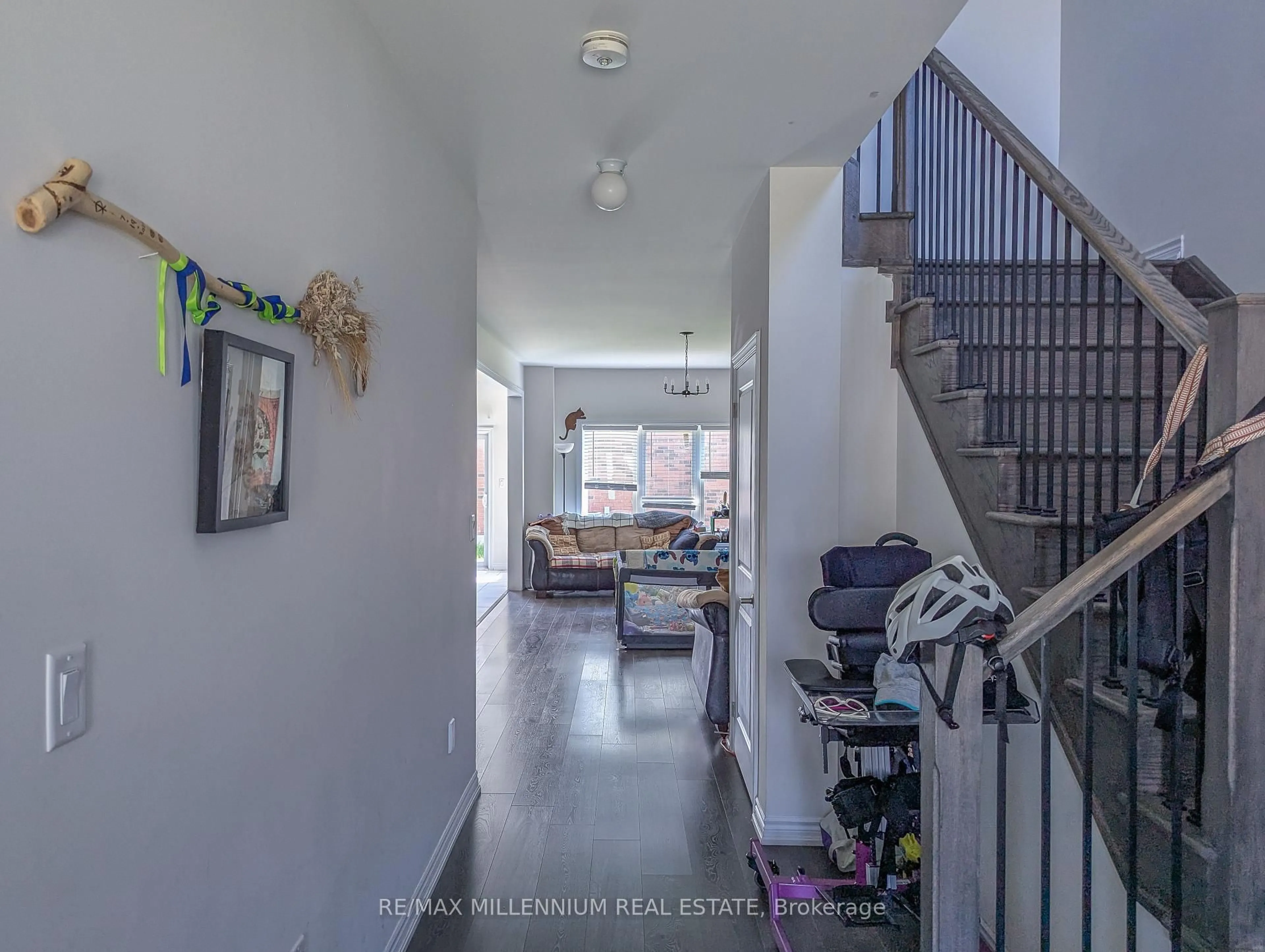 Indoor foyer for 136 Tumblewood Pl, Welland Ontario L3B 0J3