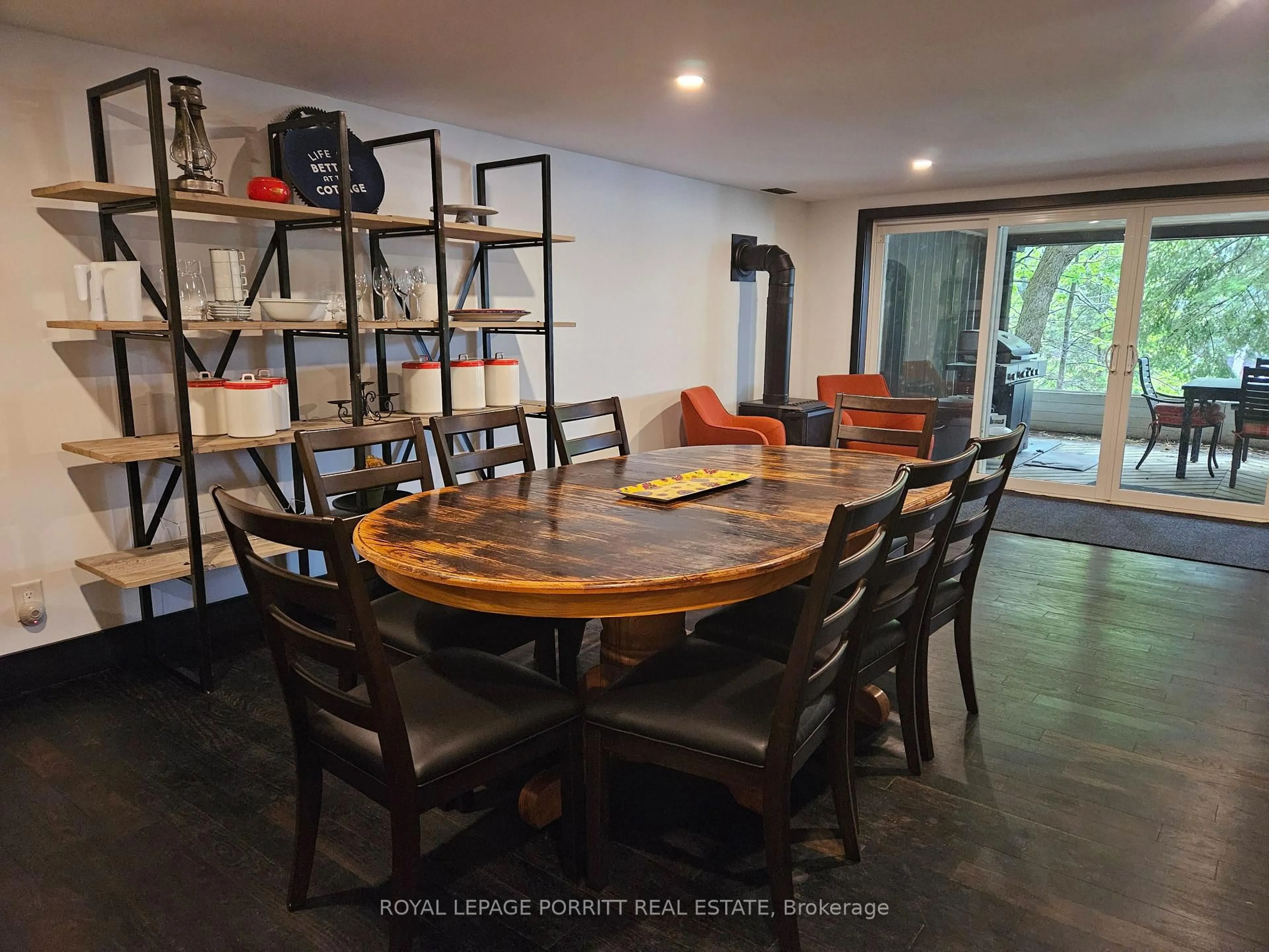 Dining room, wood/laminate floor for 1015 Bayview Point Rd, Lake of Bays Ontario P0A 1H0
