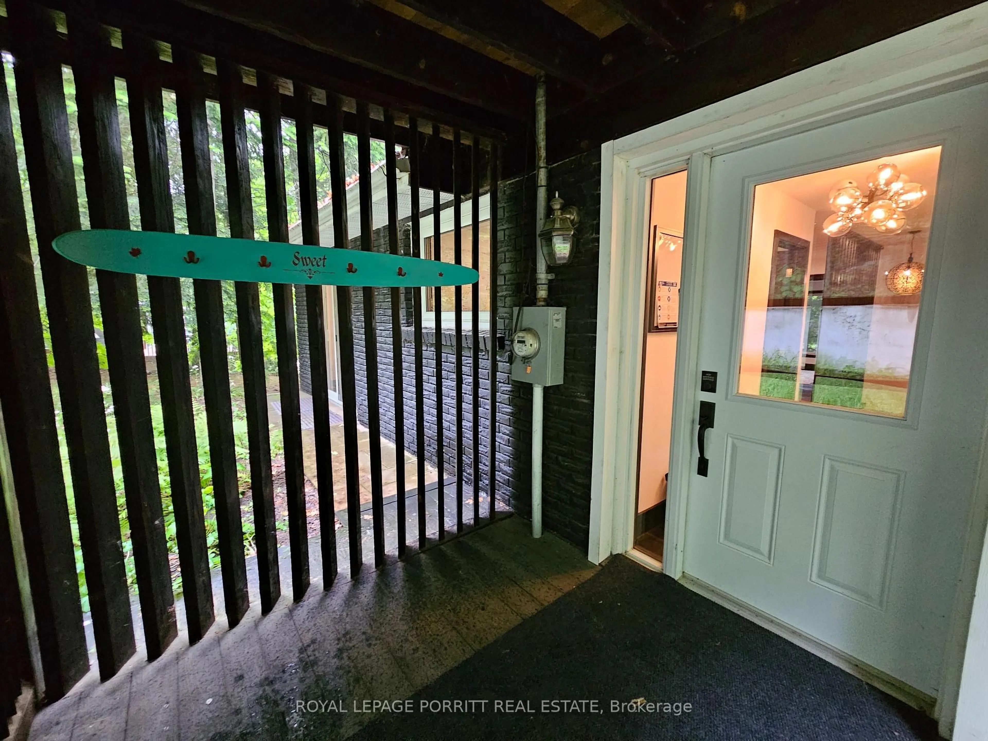 Indoor entryway for 1015 Bayview Point Rd, Lake of Bays Ontario P0A 1H0