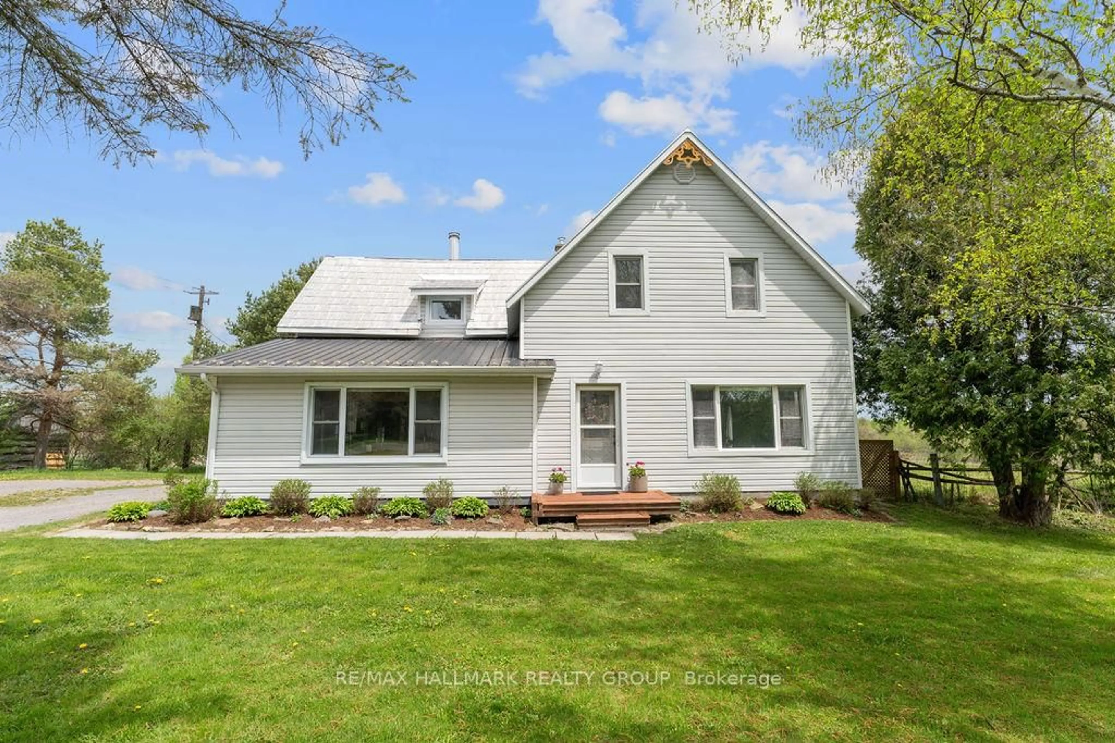Home with vinyl exterior material, street for 3513 Ashton Station Rd, Ashton Ontario K0A 1B0