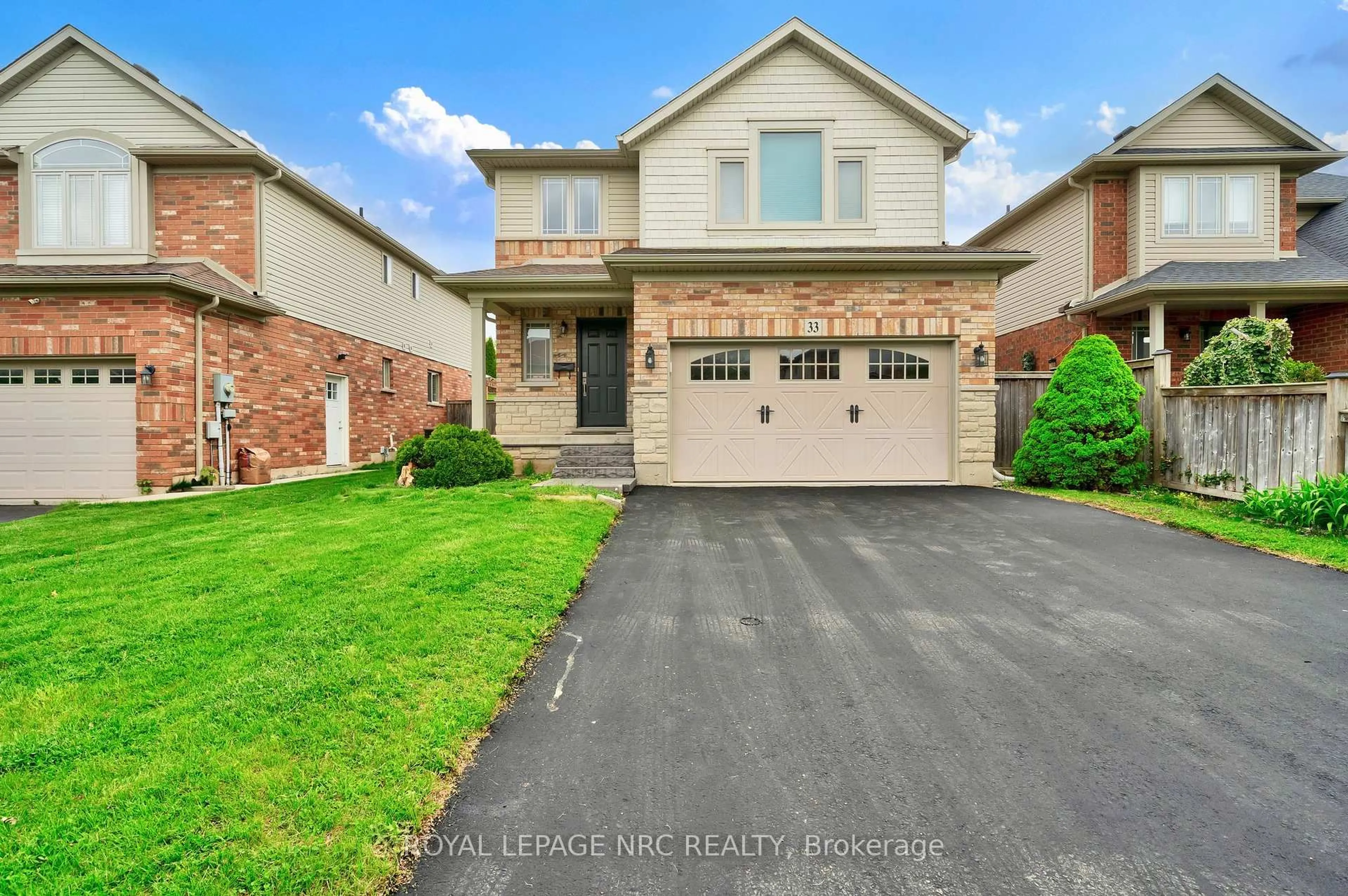 Home with brick exterior material, street for 33 Plum Tree Lane, Grimsby Ontario L3M 5T5
