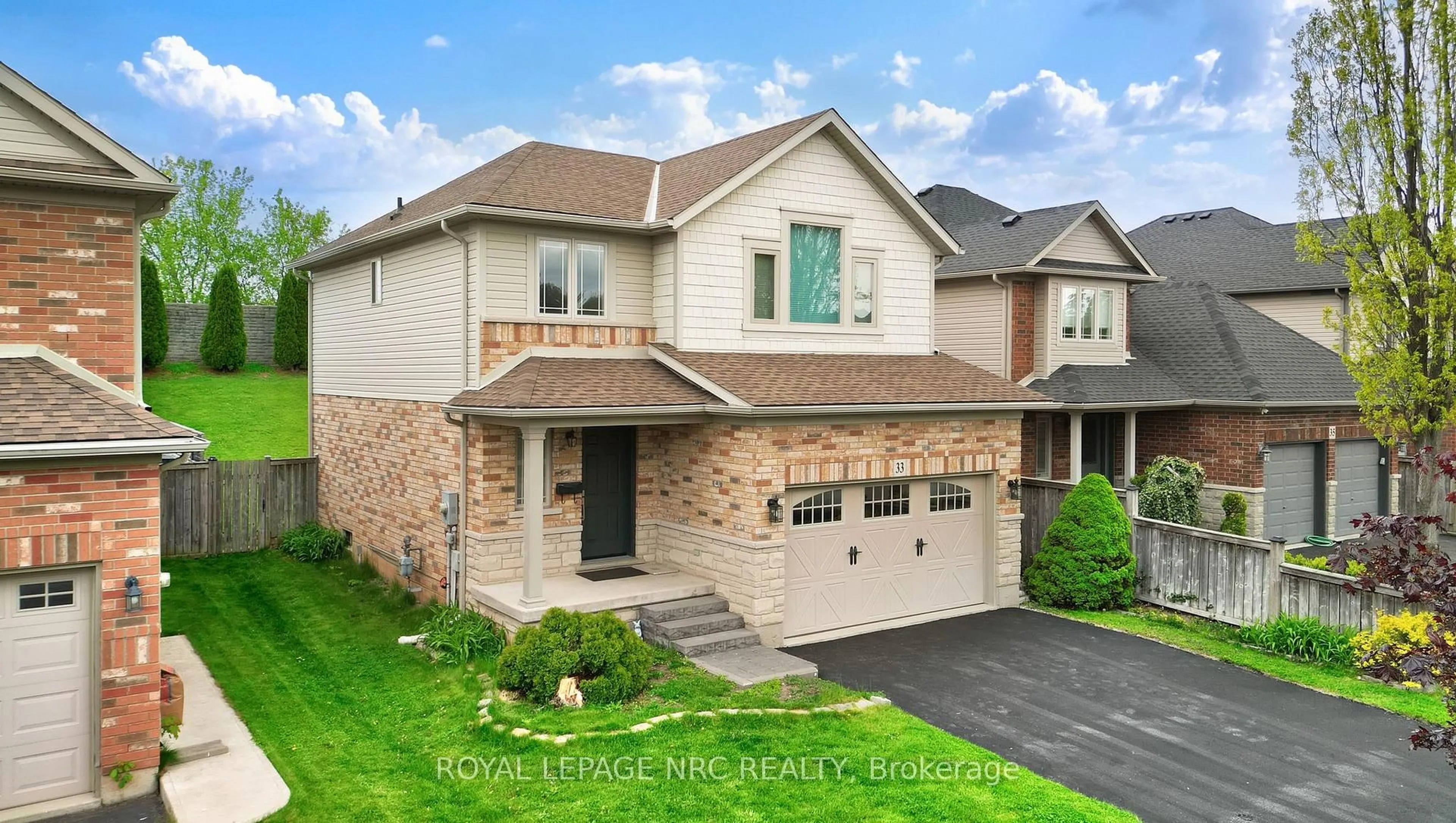 Home with brick exterior material, street for 33 Plum Tree Lane, Grimsby Ontario L3M 5T5