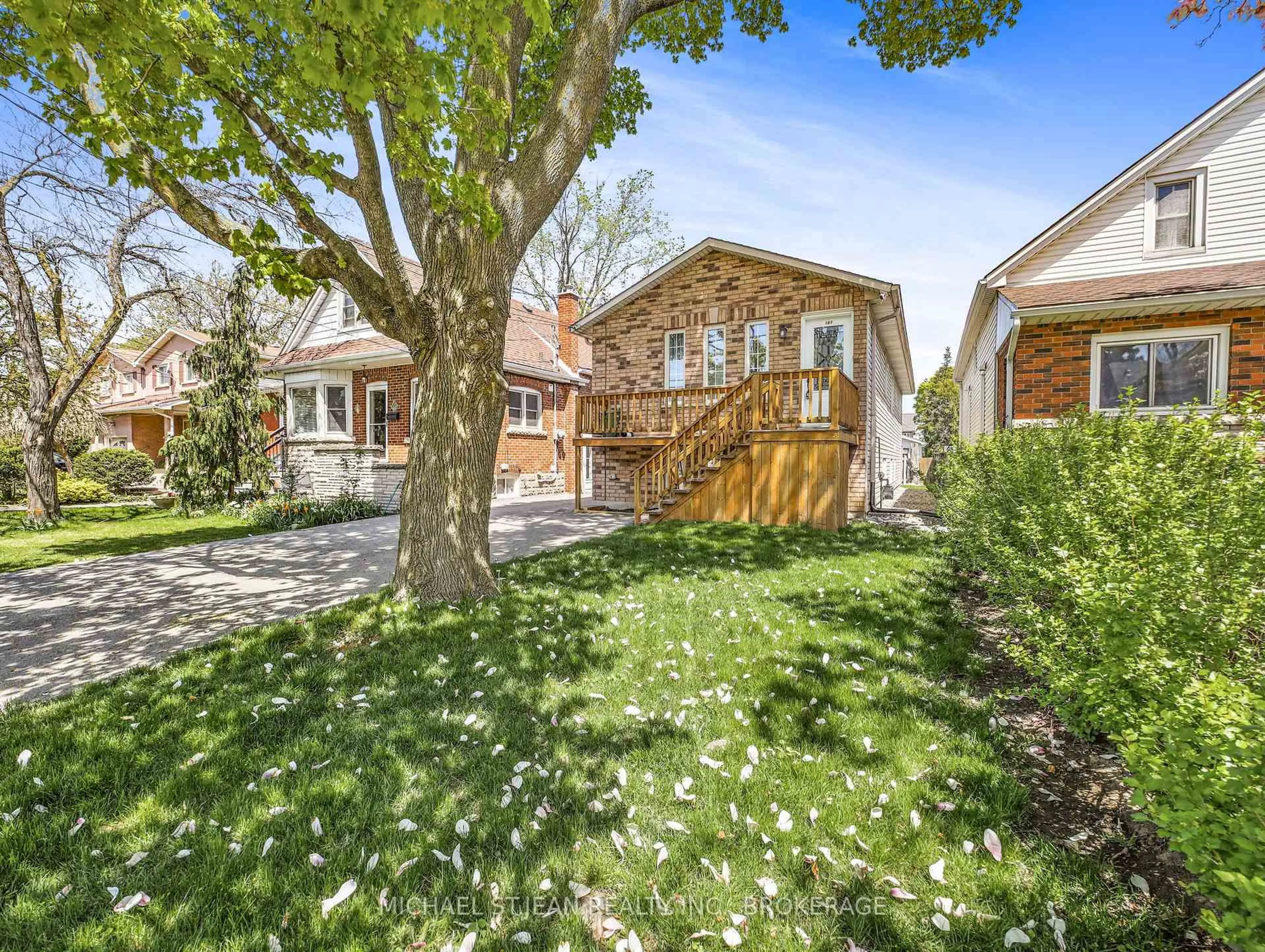A pic from outside/outdoor area/front of a property/back of a property/a pic from drone, street for 107 Alpine Ave, Hamilton Ontario L9A 1A7