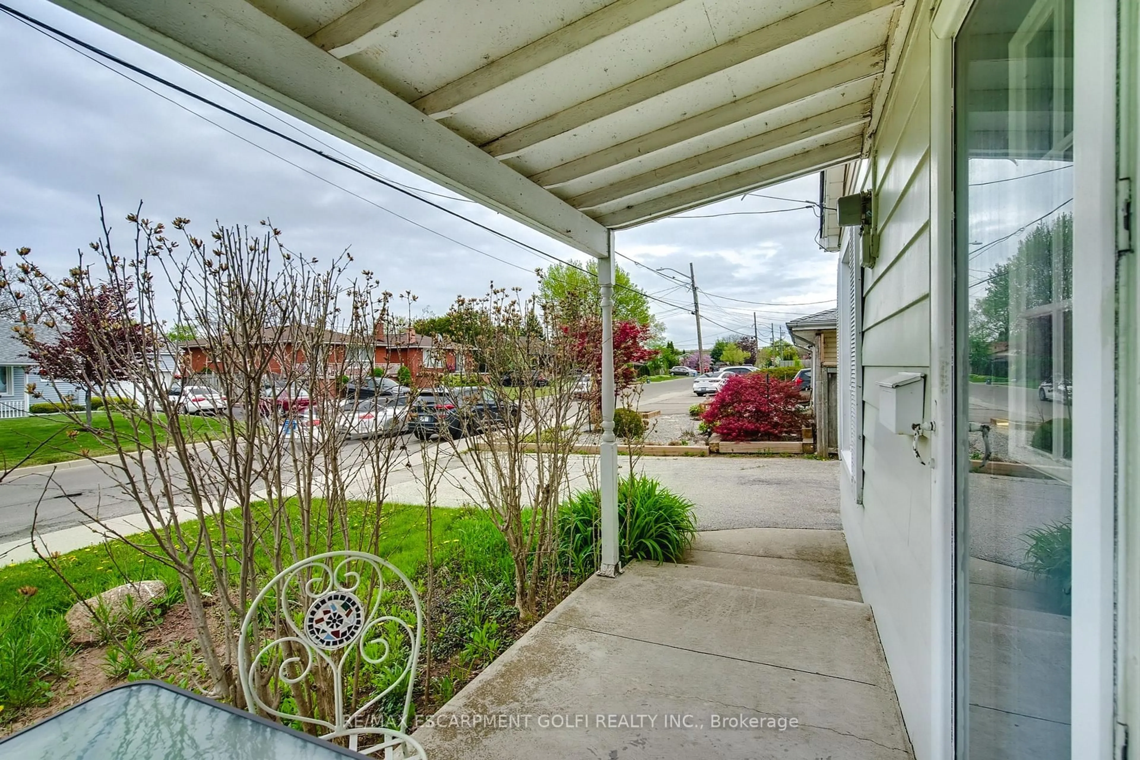 Patio, street for 412 Red Oak Ave, Hamilton Ontario L8E 2C6