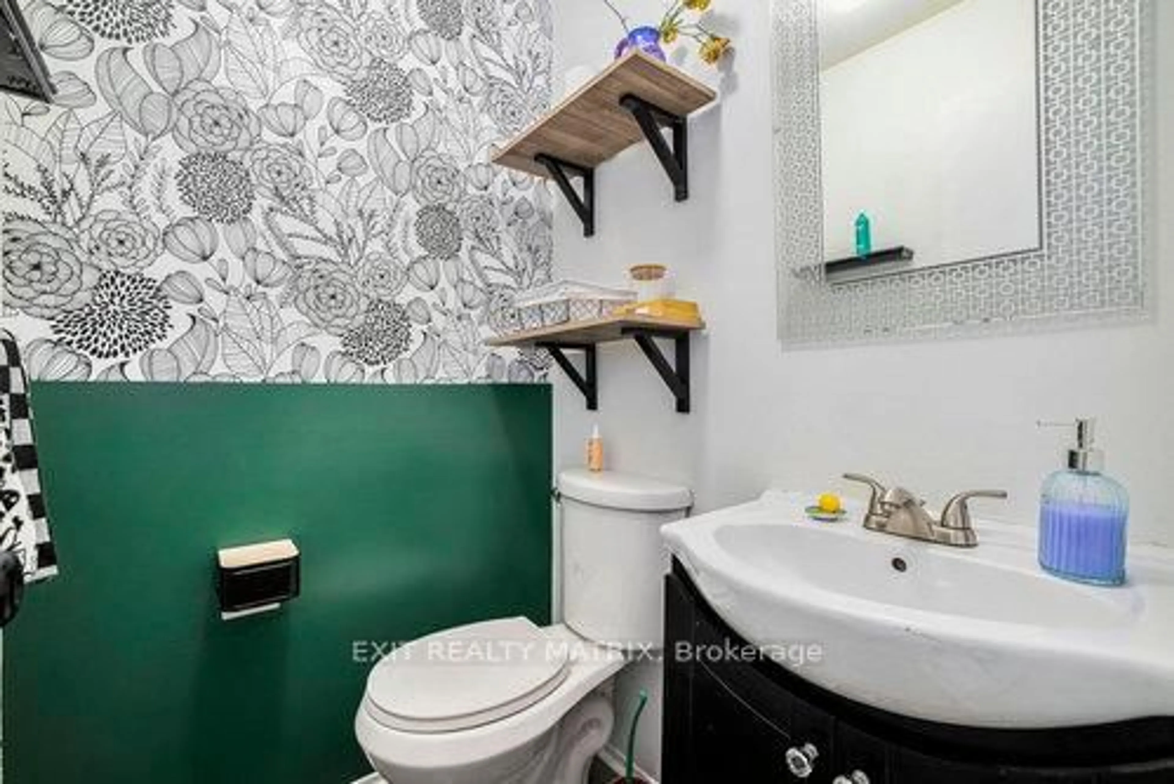 Standard bathroom, ceramic/tile floor for 300 Fenerty Crt #4, Ottawa Ontario K2L 3A8