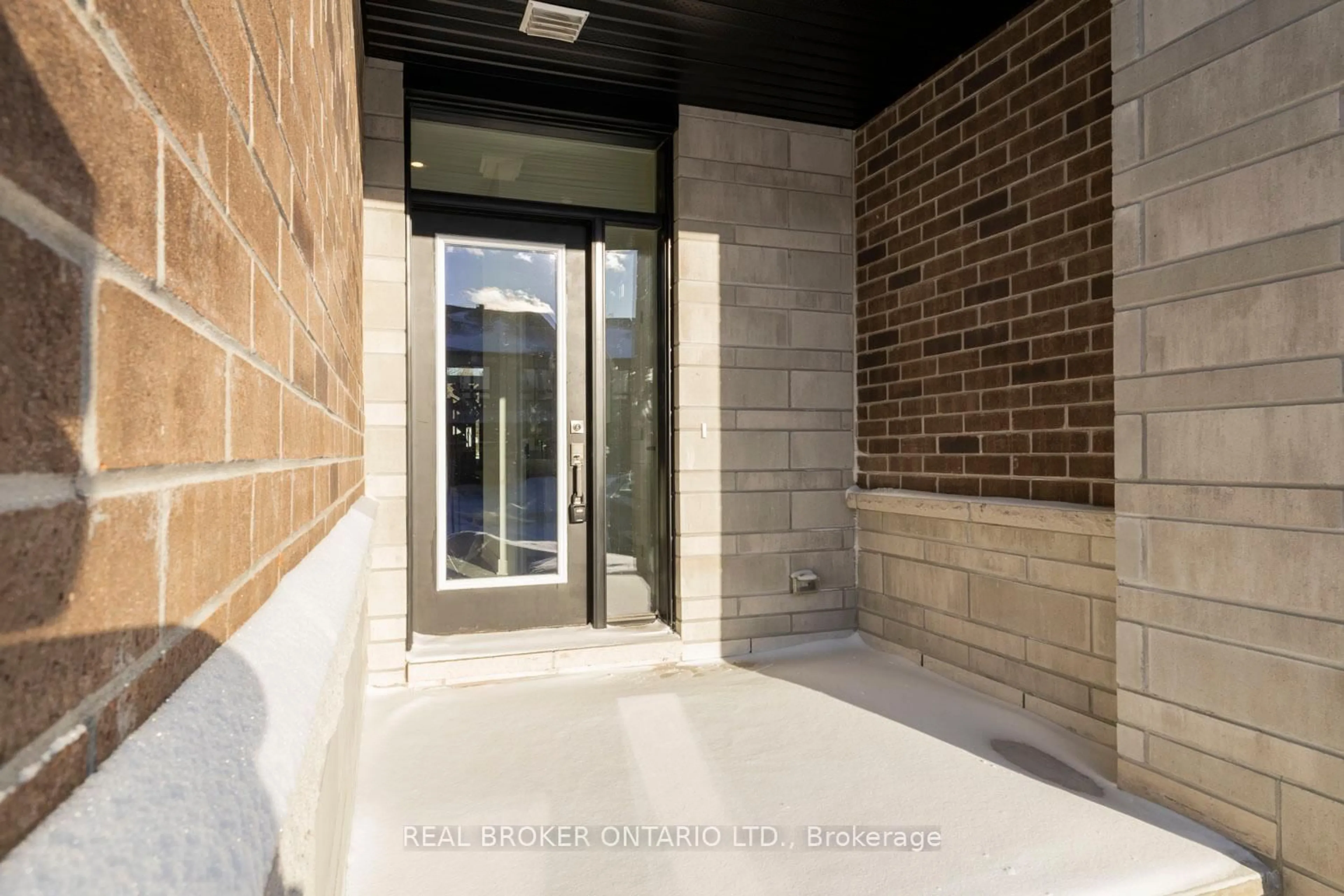 Indoor foyer for 213 Bristol Cres, North Grenville Ontario K0G 1J0
